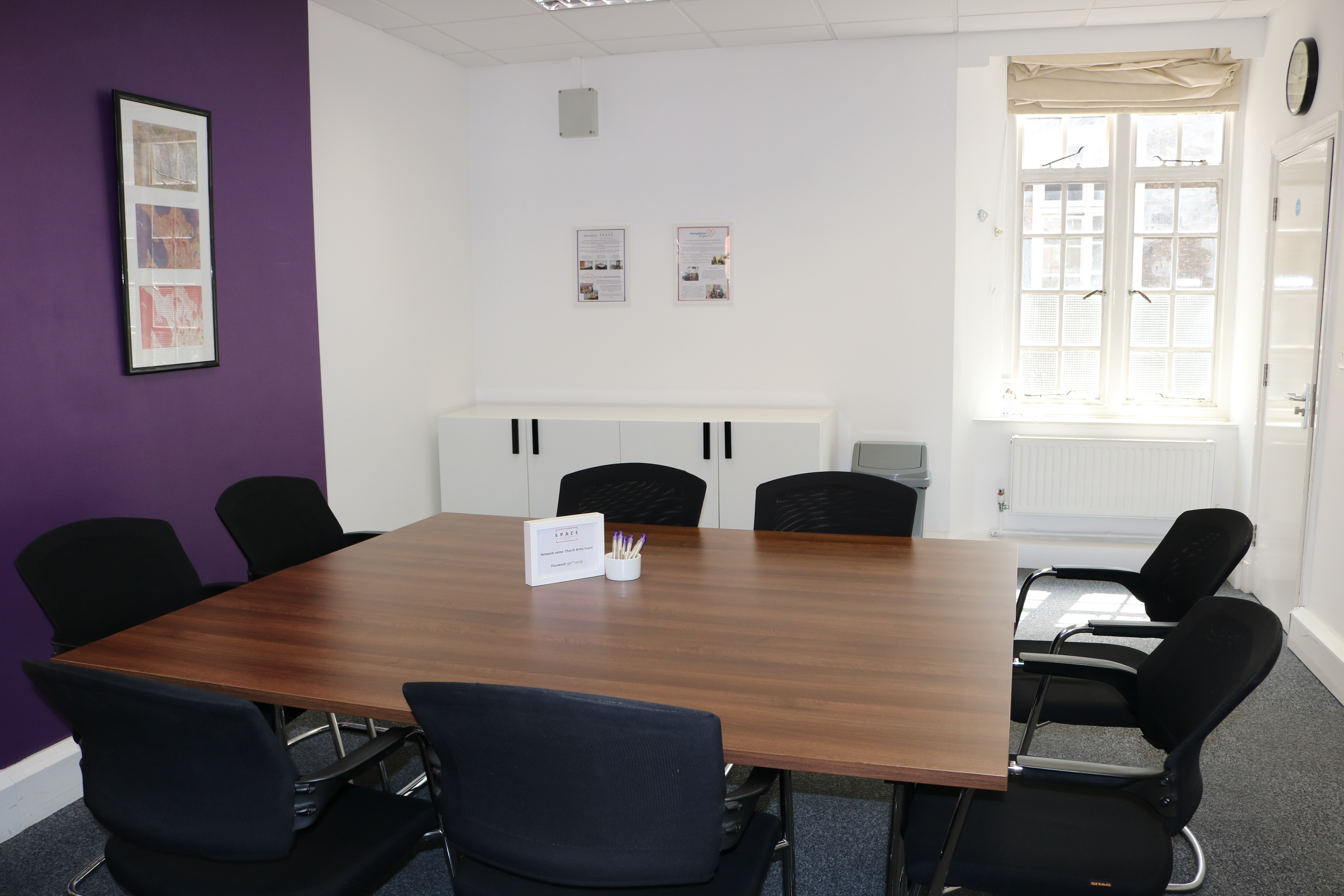 Modern meeting room in Marylebone with large table and ergonomic chairs for collaboration.