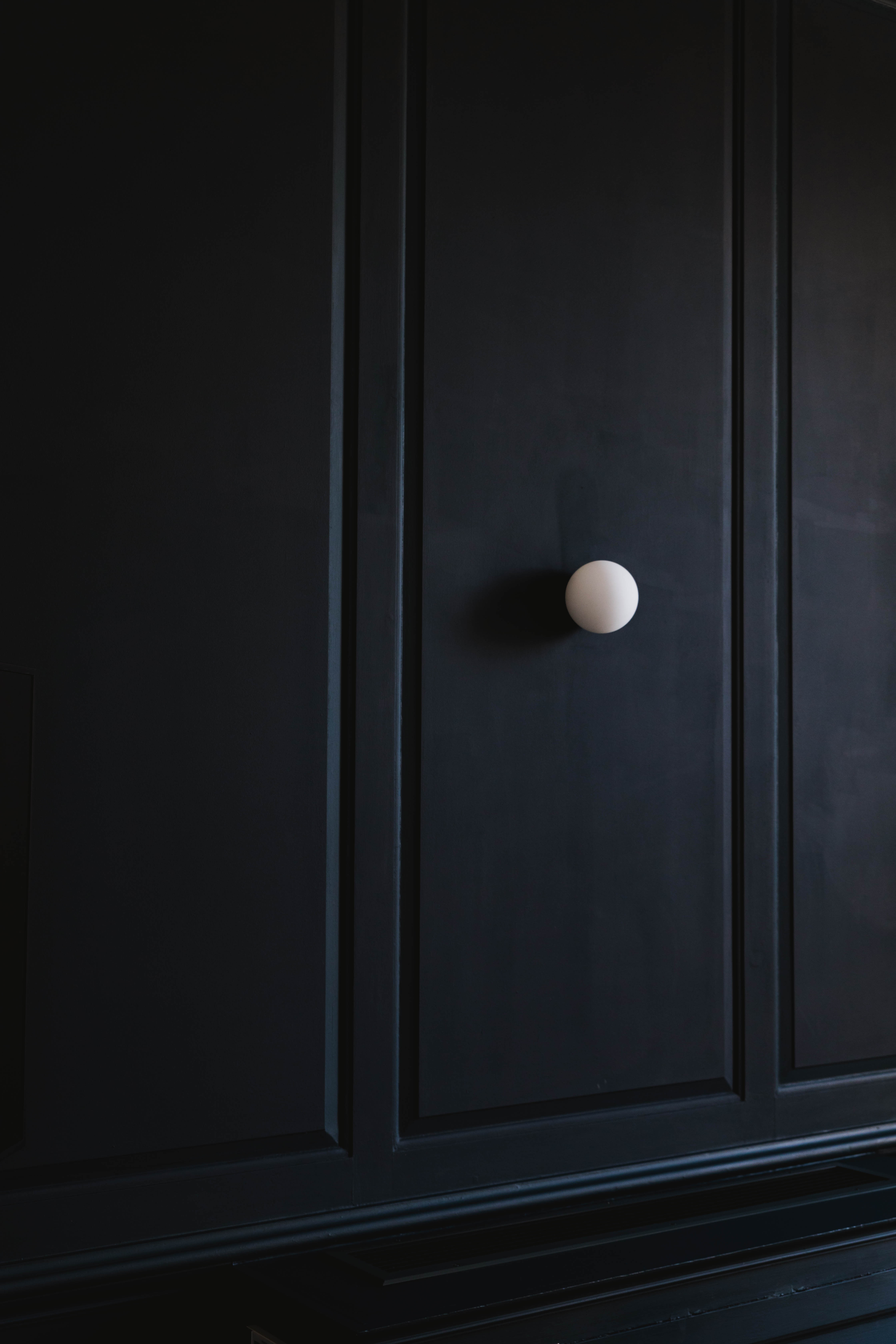 Butterwick Room in Kindred: minimalist design with round knob, ideal for events and meetings.