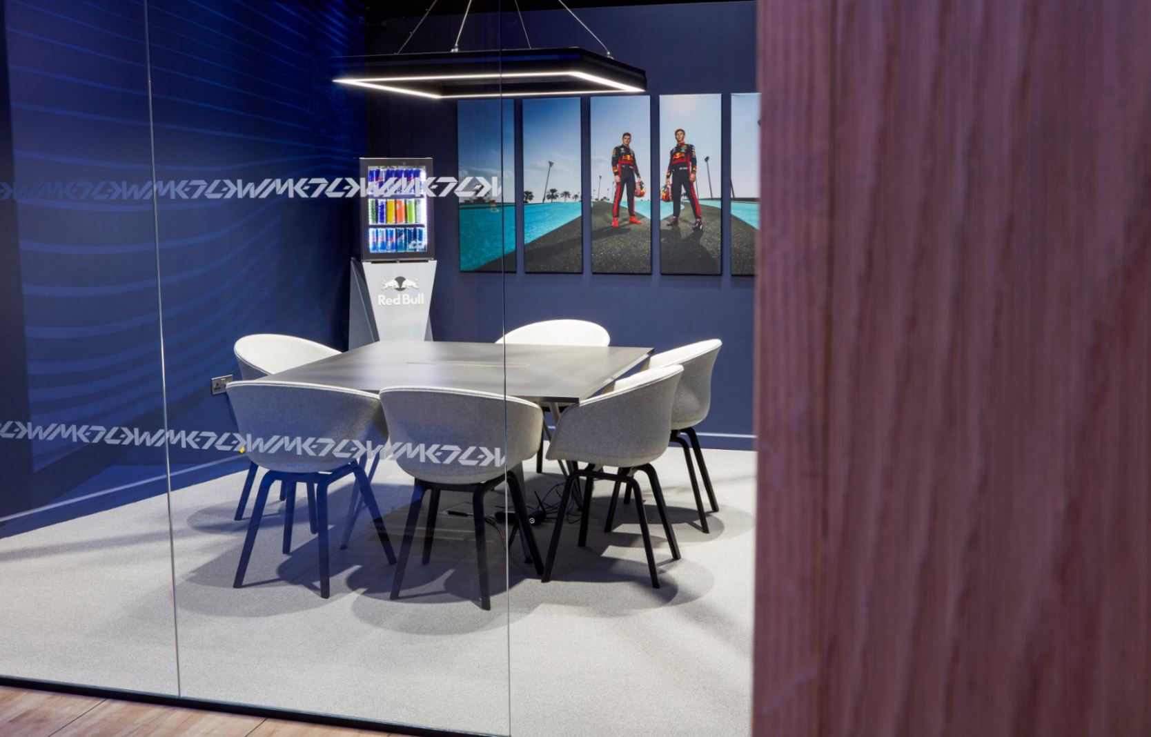 Modern MK-7 Meeting Room at Red Bull Racing with round table, ideal for team brainstorming.