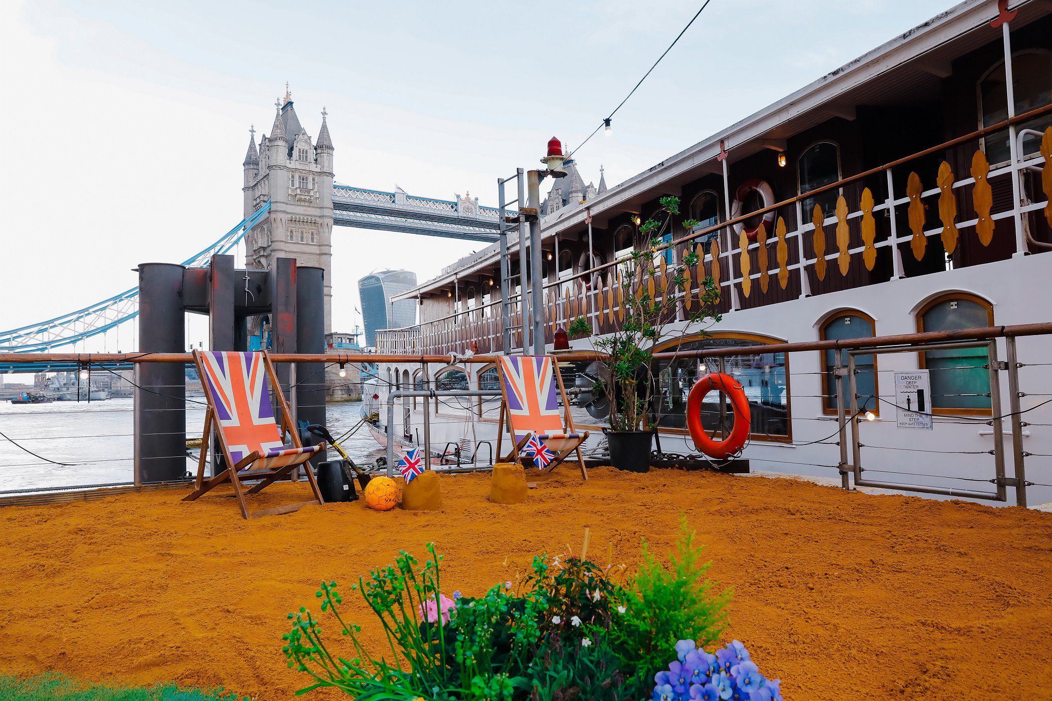 Whole Venue - cpwvg1sdxwk.jpg