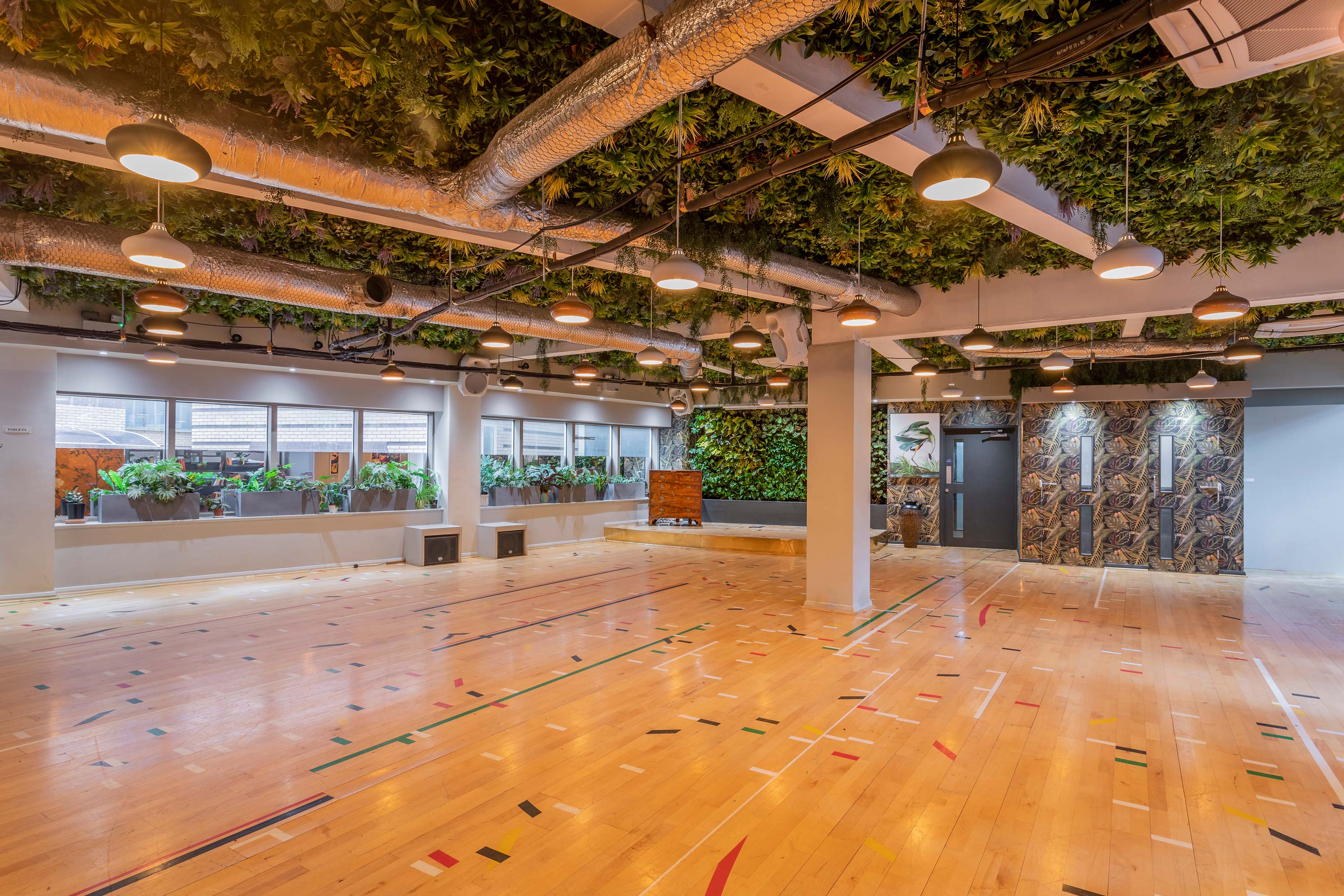 Modern arboretum lounge with natural light, ideal for events and gatherings.