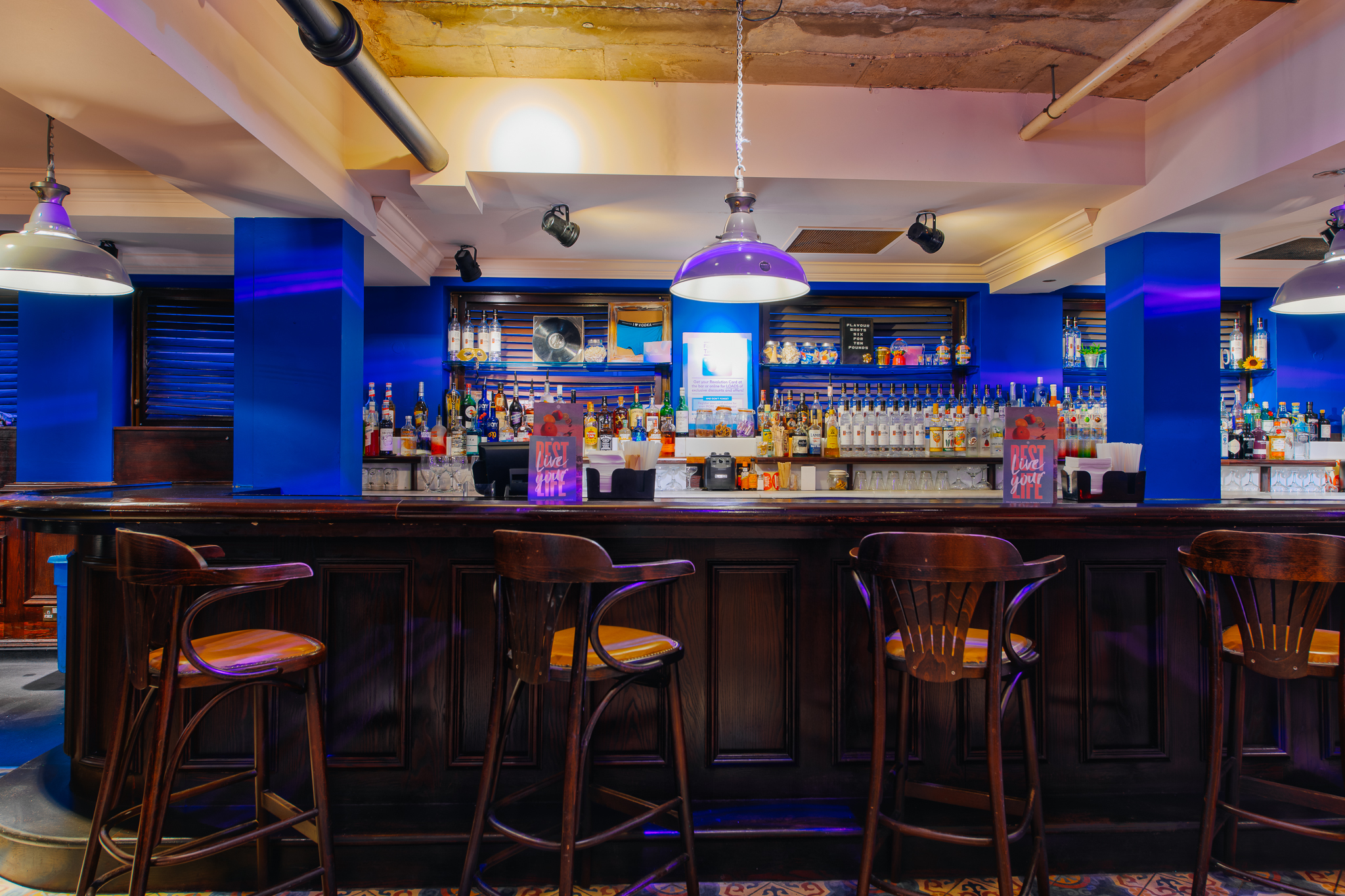 Lounge Bar - t1kgaukeane.jpg