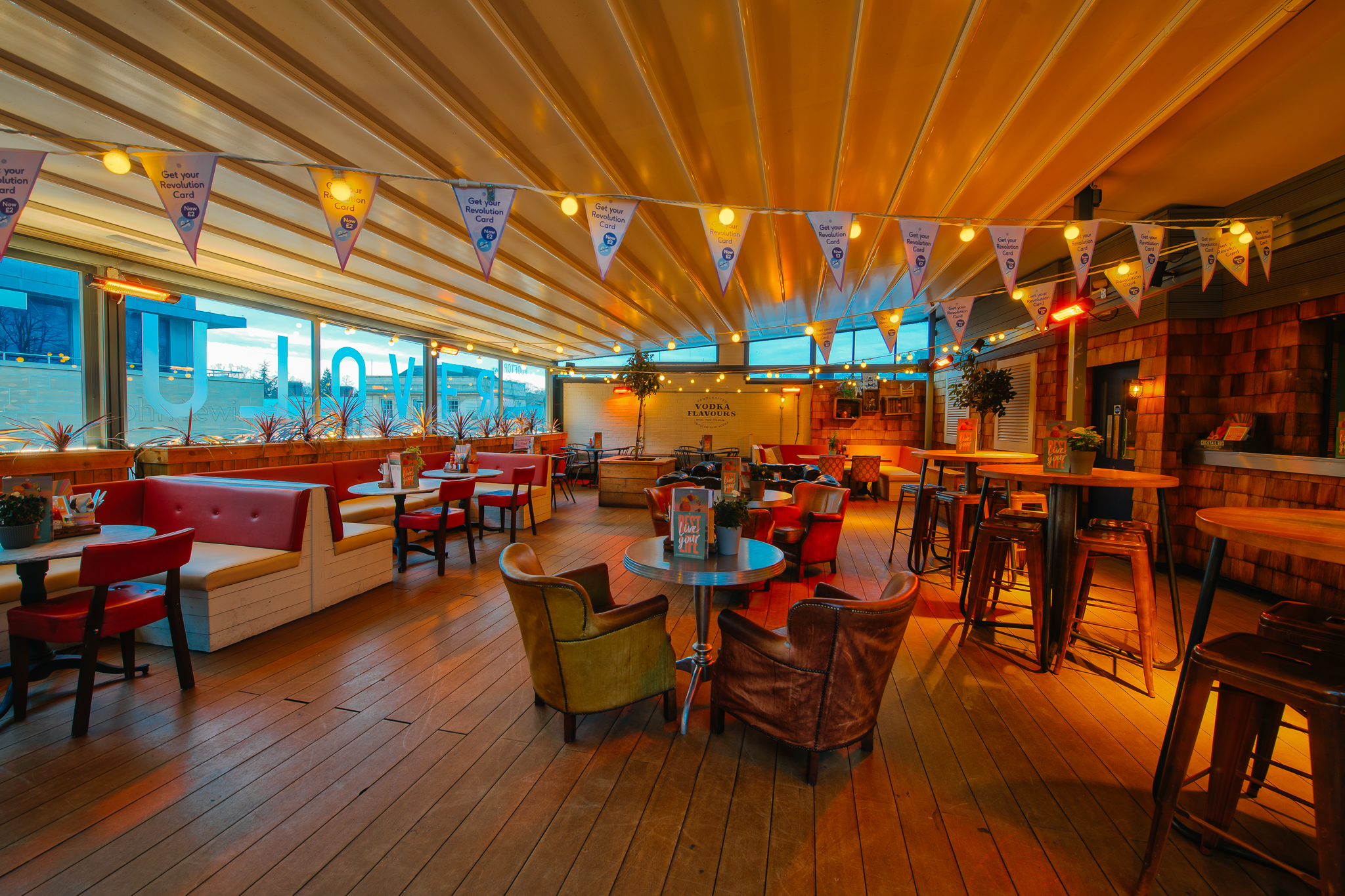 Rooftop Bar - yl2zulzrfkb.jpg