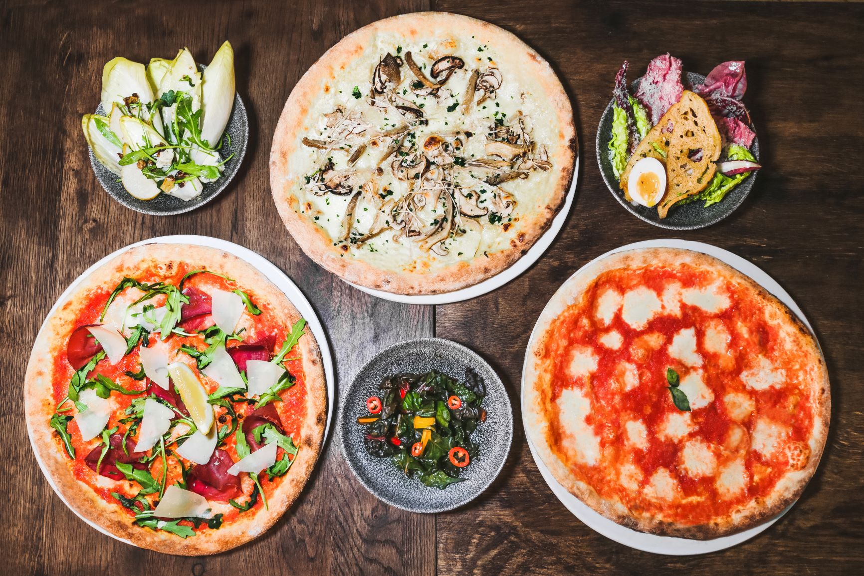 Gourmet pizzas at Wilfred's Lounge, ideal for networking events in Mayfair.
