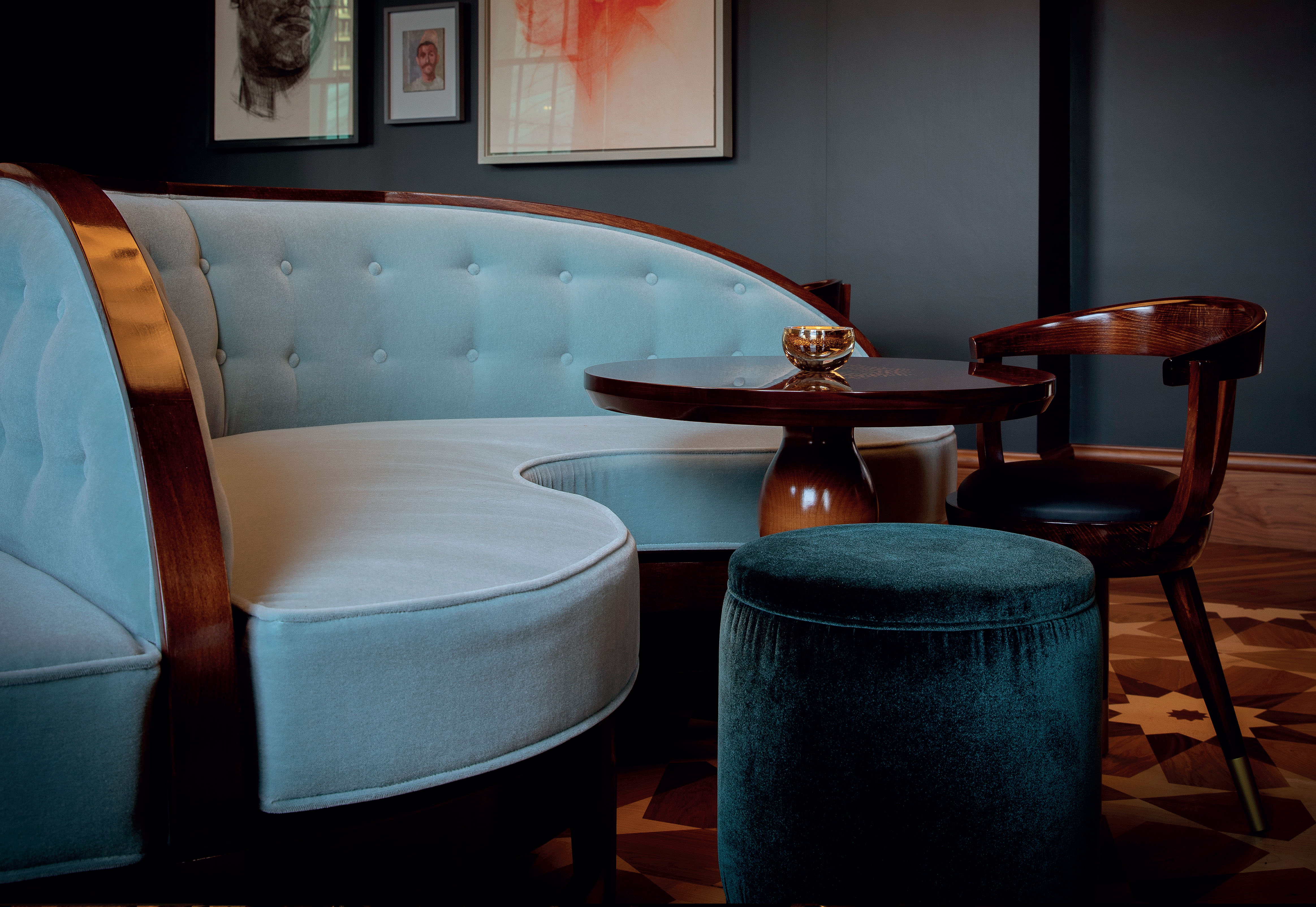 Stylish seating area in Anthracite for intimate meetings and networking events.