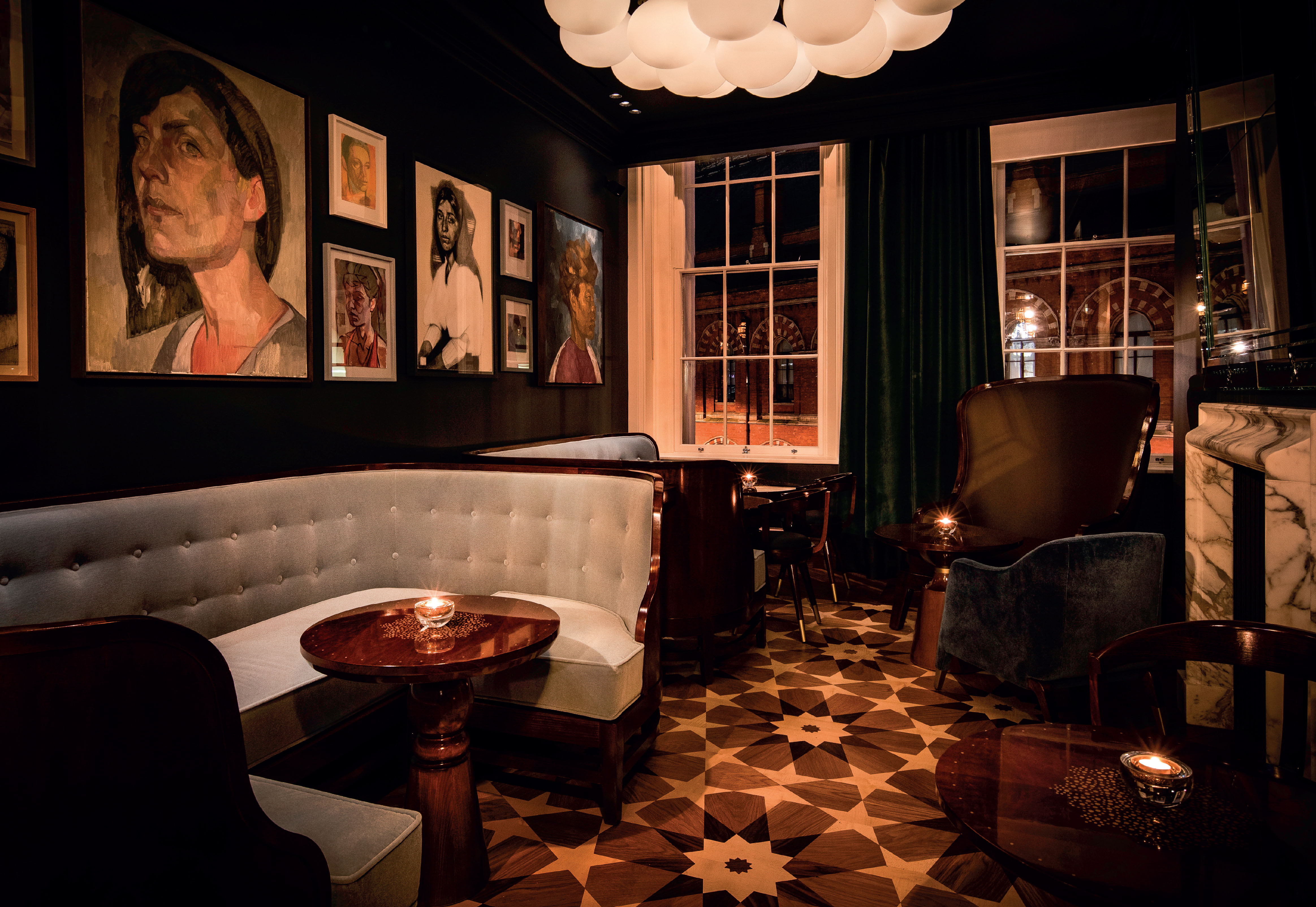 Stylish Anthracite venue with warm lighting for intimate gatherings and networking events.