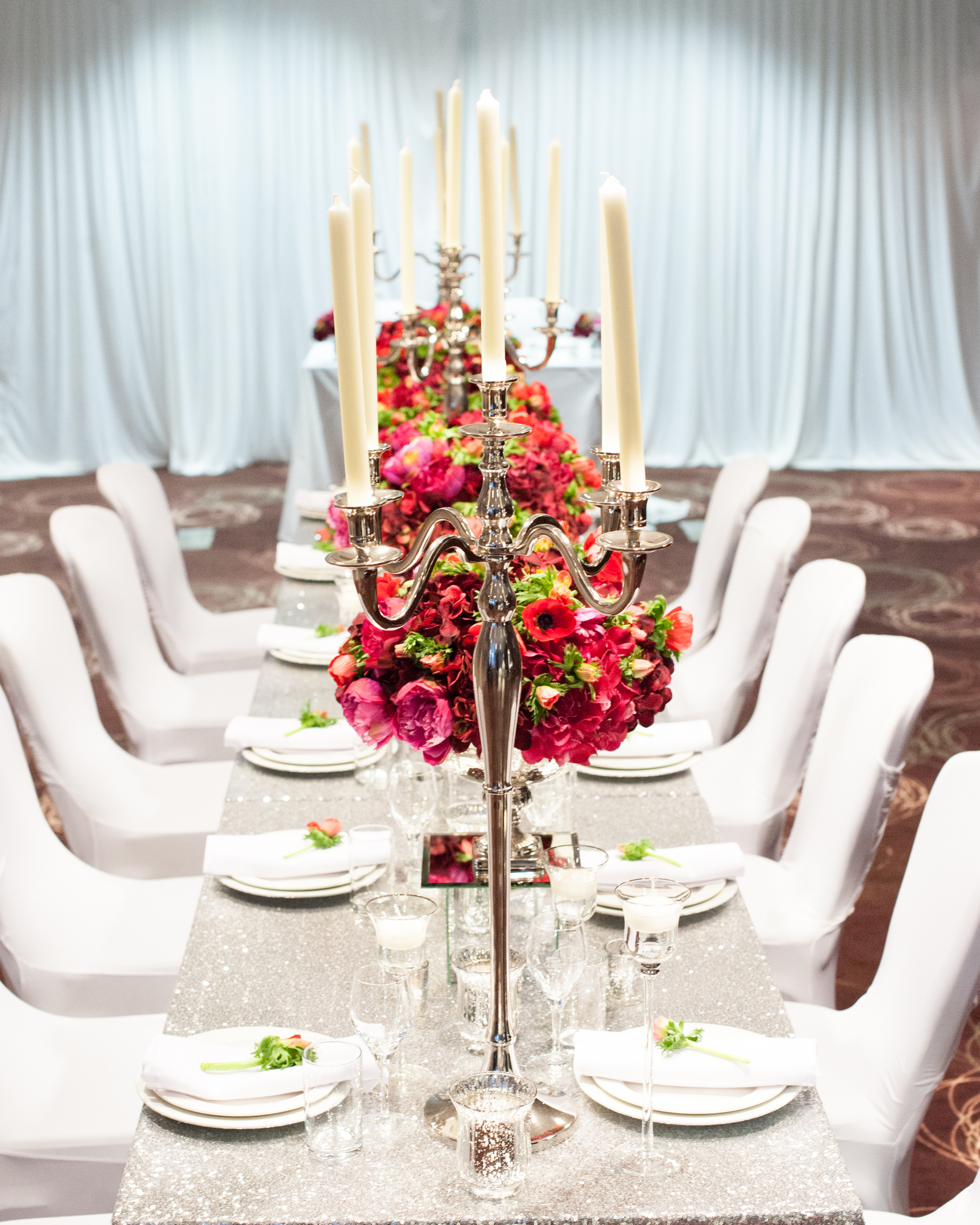 Elegant banquet table with floral centerpieces at Holiday Inn Whitechapel for upscale events.