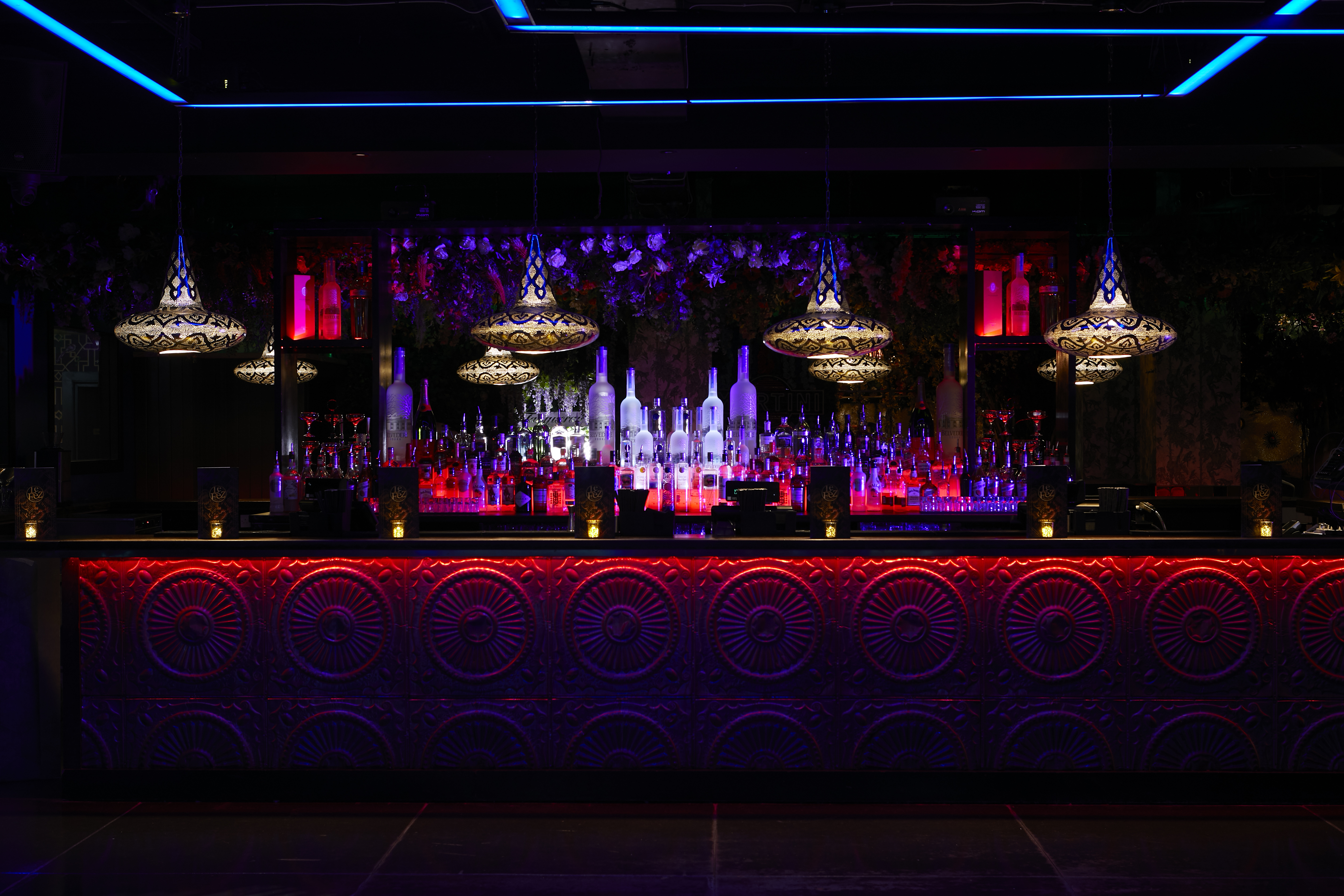 Le Club  - n03ld0qvyxr.jpg