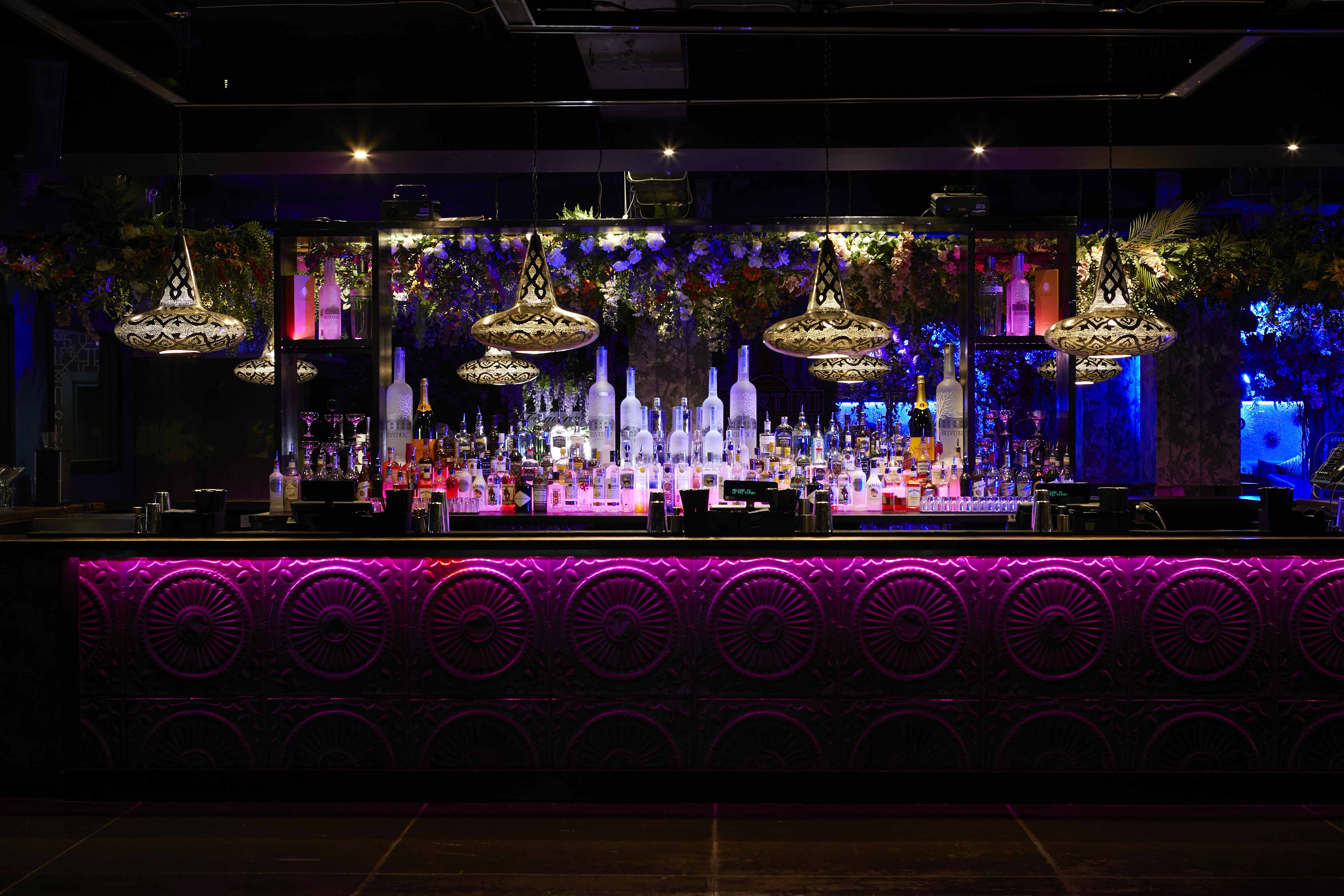 Le Club  - s5mloegvvre.jpg