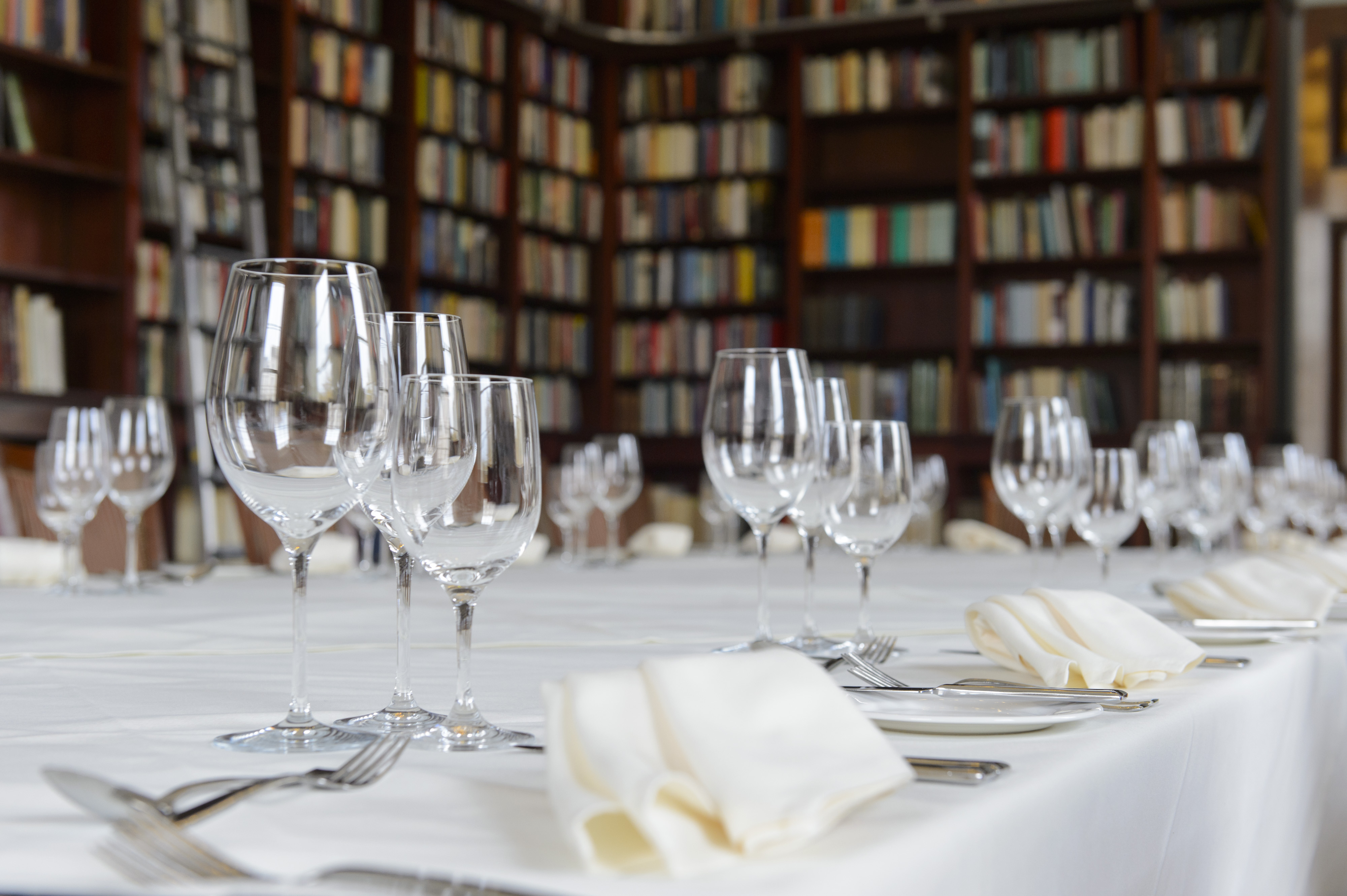 Elegant dining table in The Library, Carlton House Terrace for corporate dinners and gatherings.