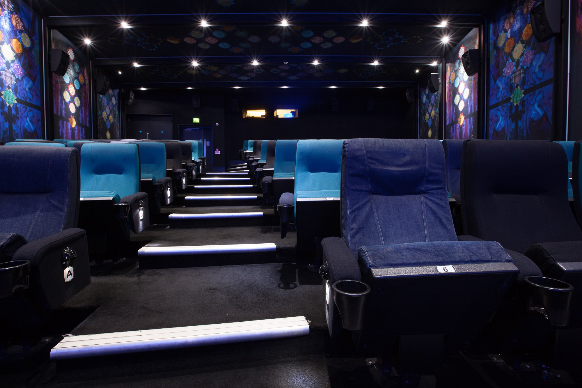 Screen 2 - p5eudd4obey.jpg