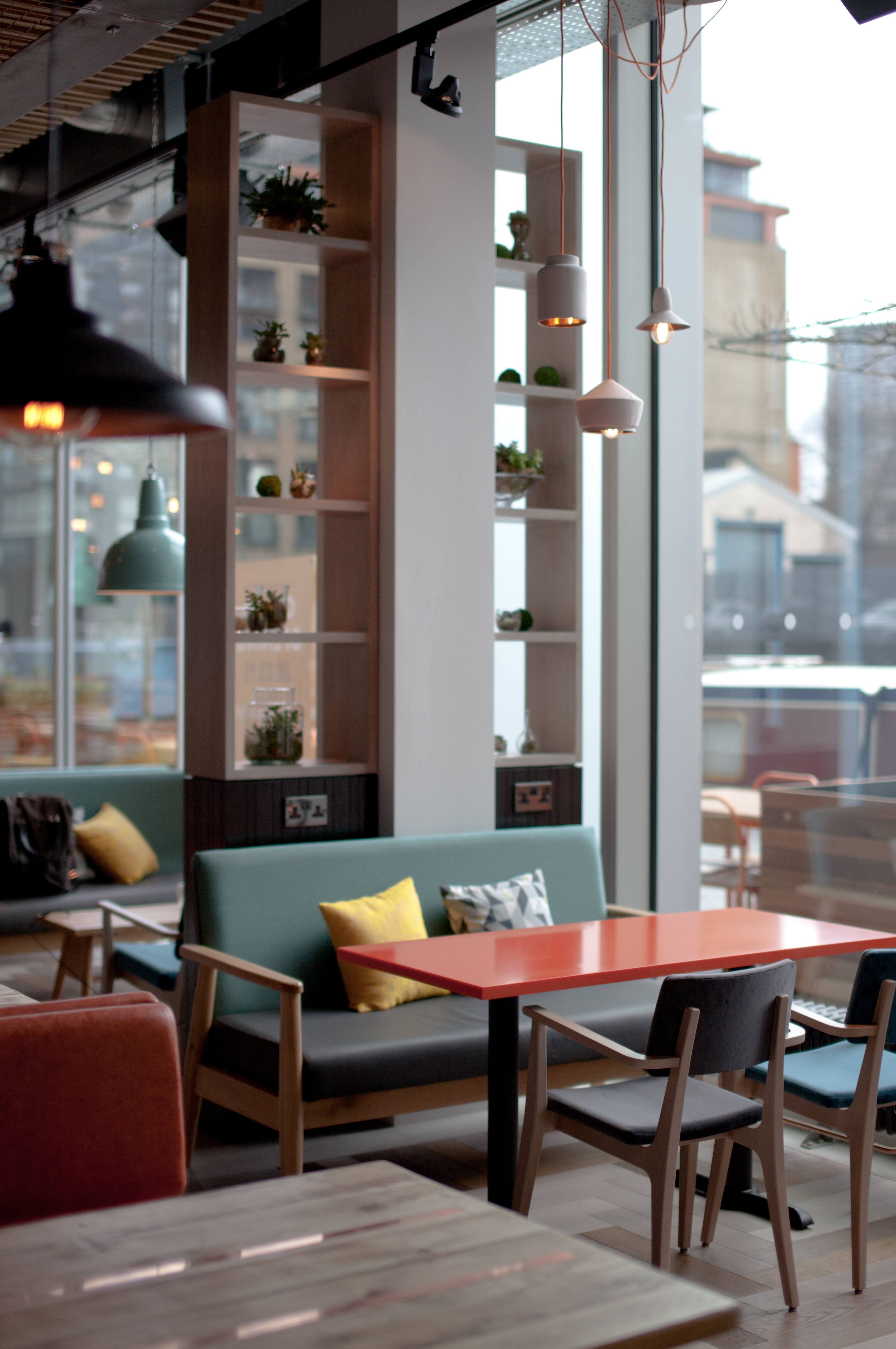 Modern meeting space at KuPP with bright colors, ideal for brainstorming sessions.