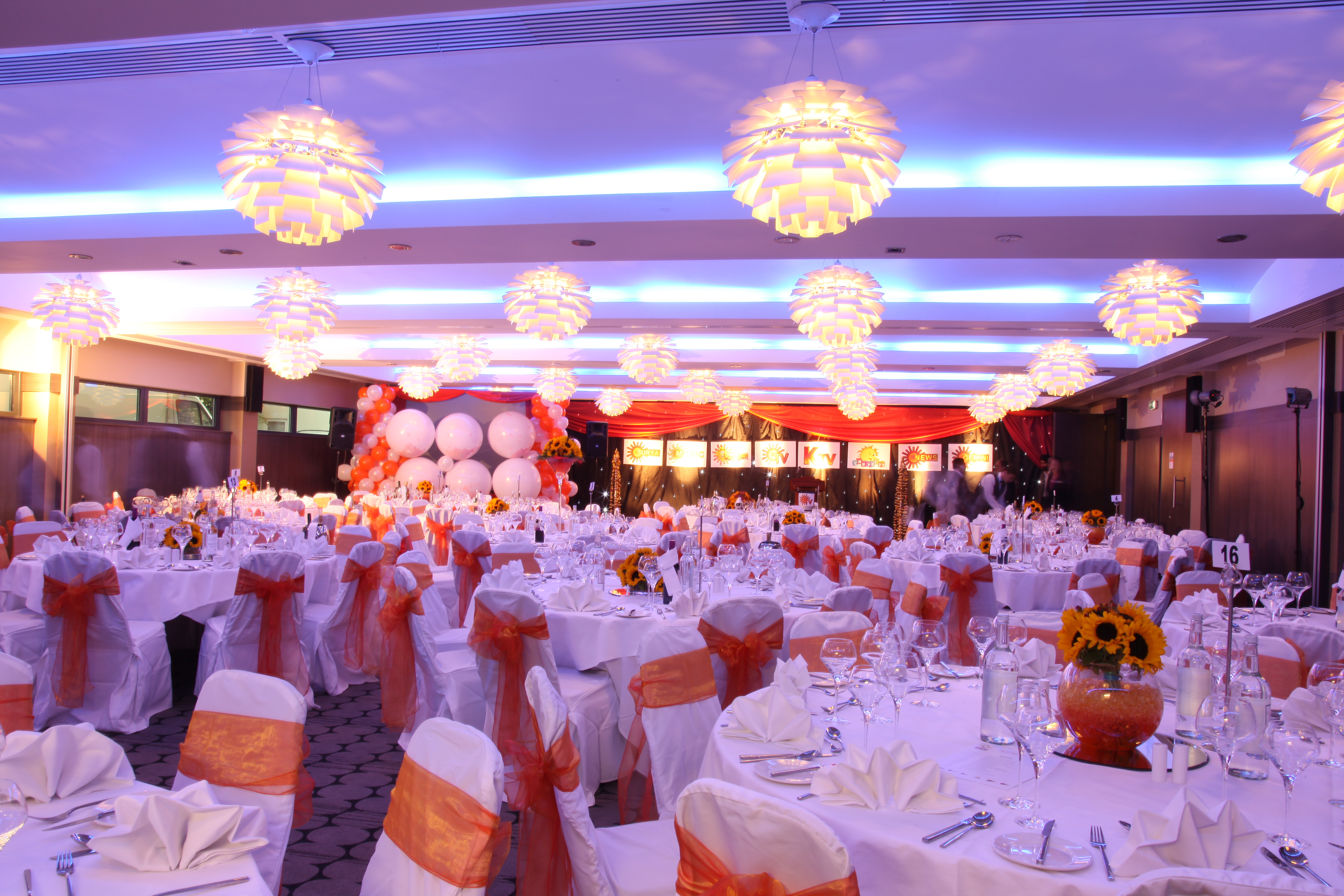 Elegant Kingston Suite at Crowne Plaza for weddings and corporate events, featuring modern decor.