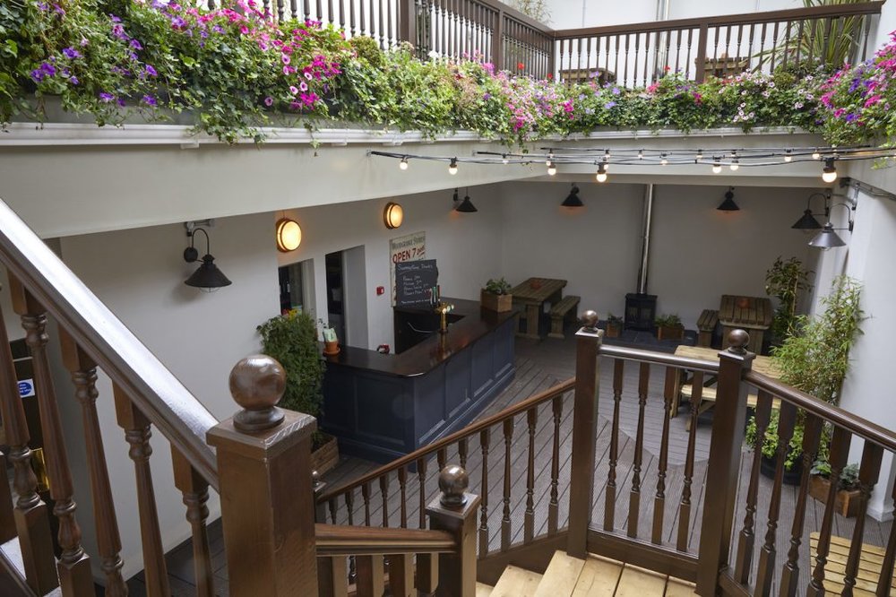 Charming Raised Room venue with greenery, ideal for meetings and events.