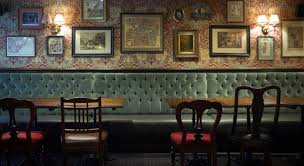 Cozy Middle Restaurant venue with plush seating, ideal for intimate events and meetings.