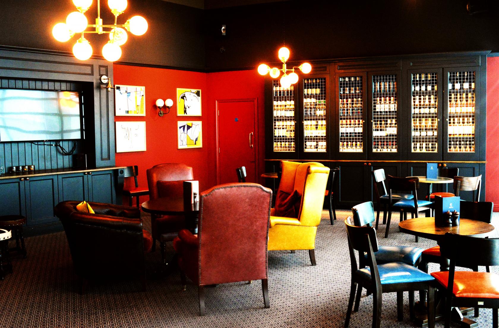 Stylish meeting space with vibrant decor, ideal for networking events and presentations.