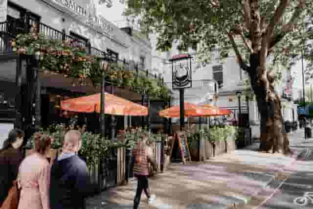 The Swan, Hyde Park