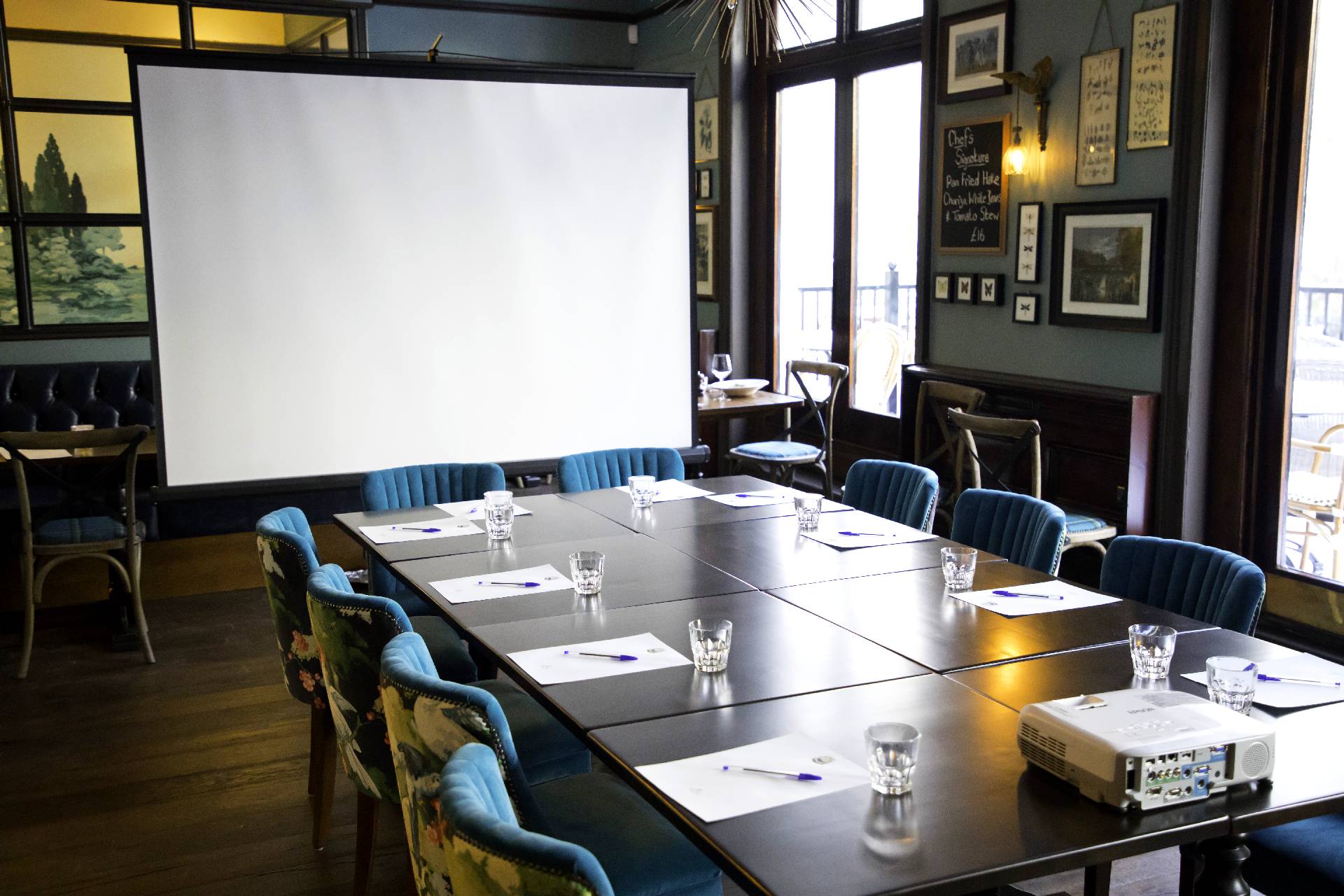 Whole Venue in The Swan: meeting room with projection screen for workshops and presentations.