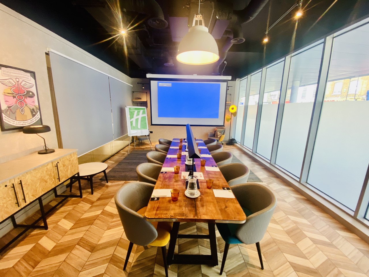Modern meeting room at Holiday Inn Whitechapel with ergonomic chairs for workshops.
