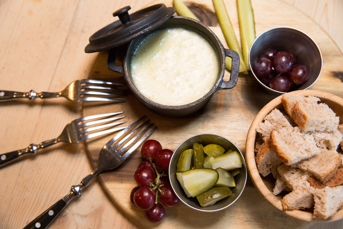 Charcuterie spread with fondue in Stein's Berlin Restaurant for networking events.