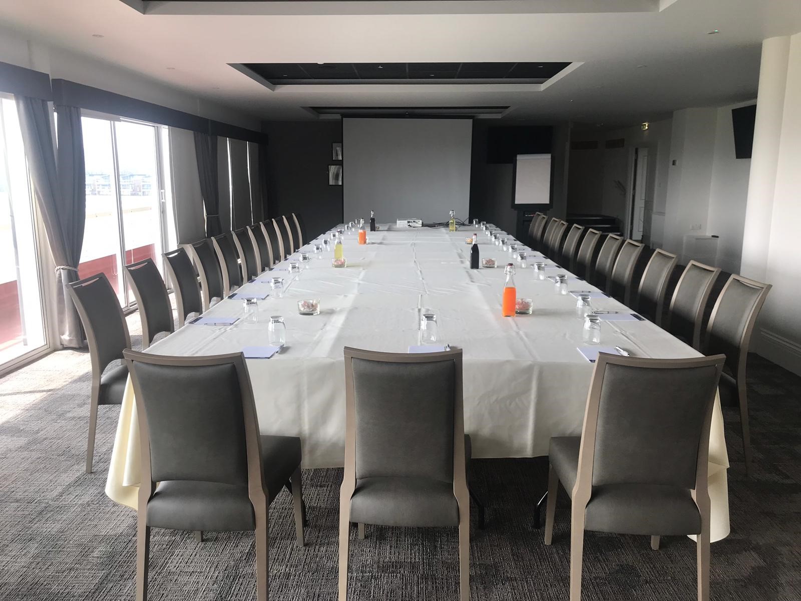 Berkshire Stand meeting room with projector, ready for conference or workshop.