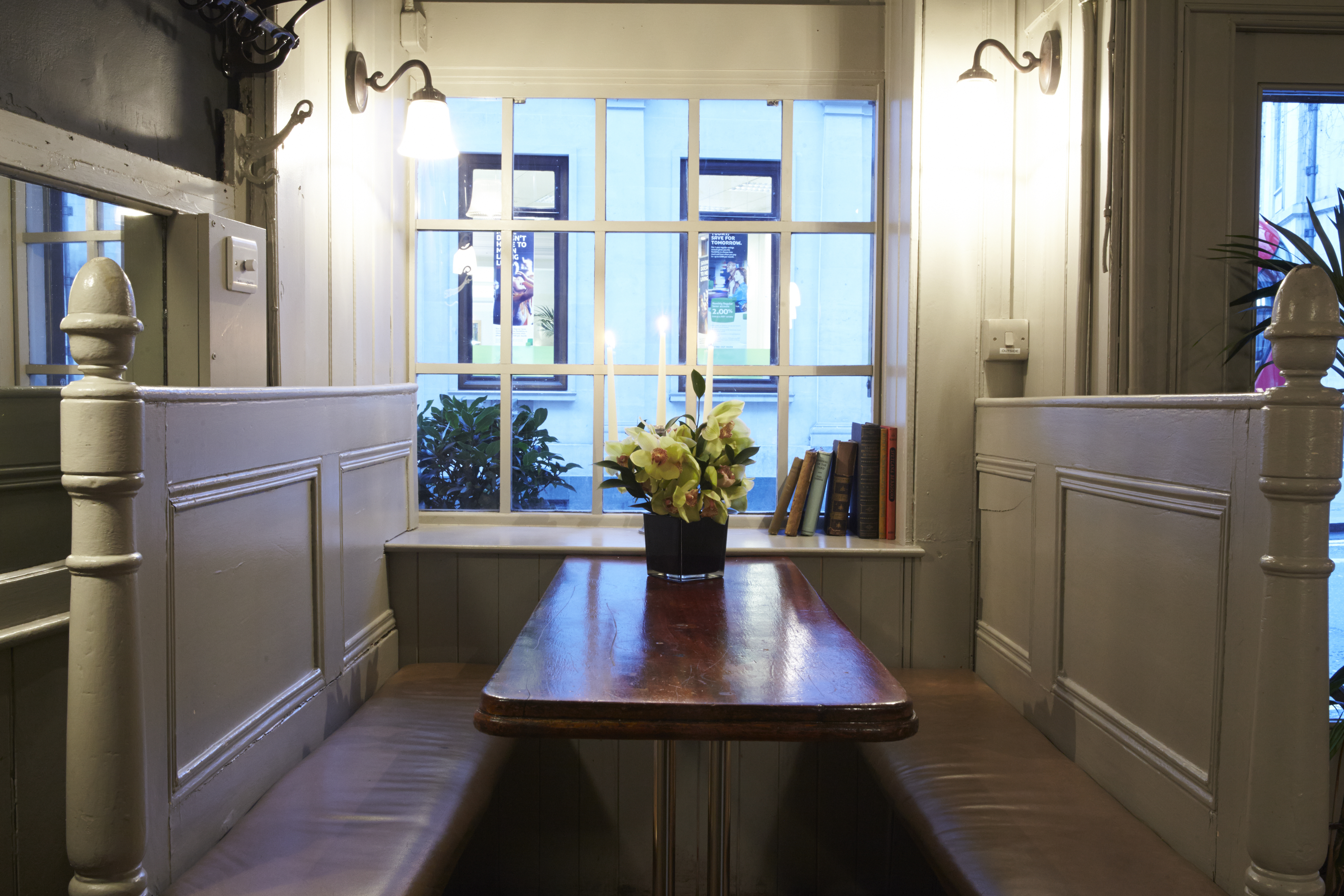 Cozy Map Room at Dalys Wine Bar, ideal for private events and meetings.