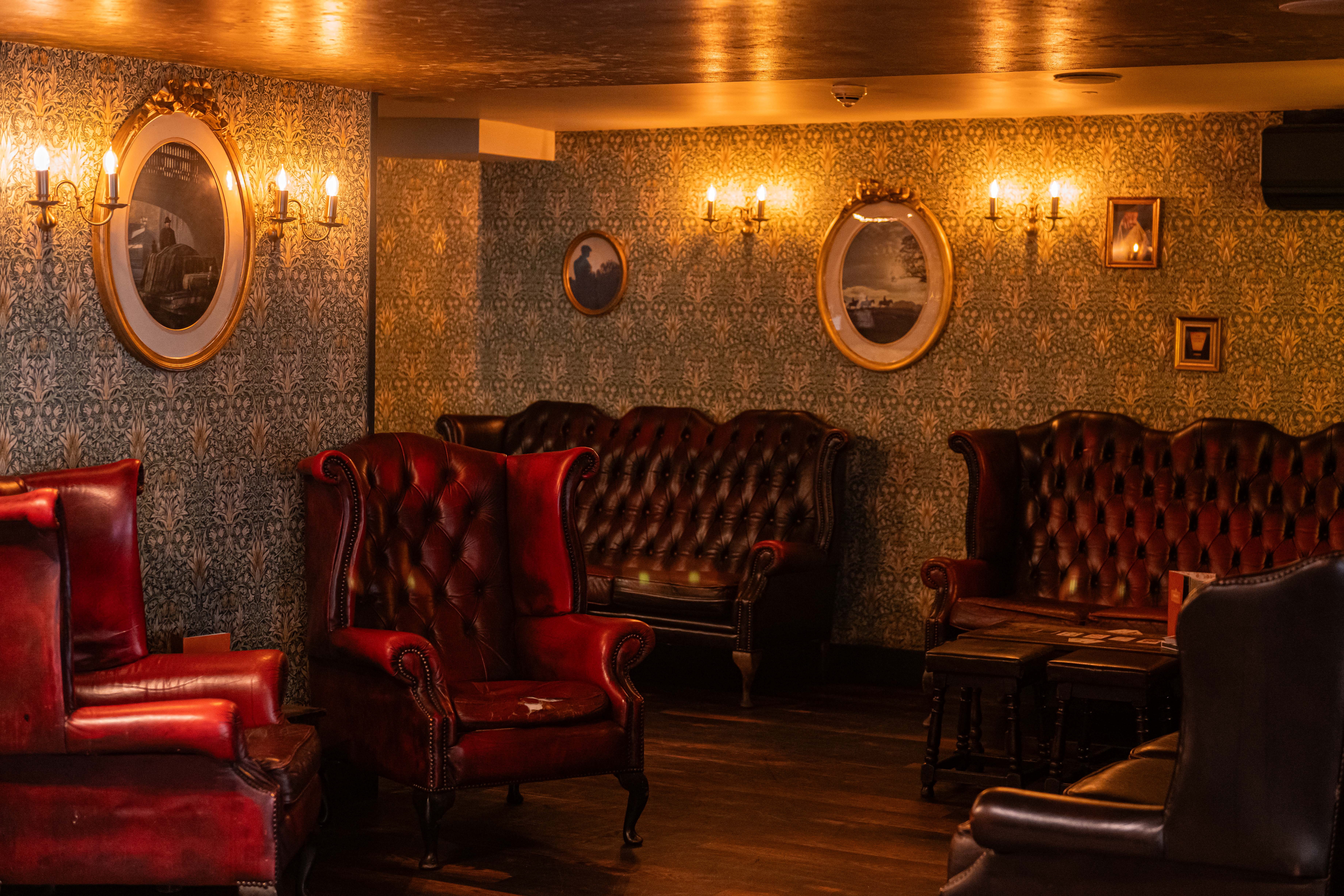 The Drawing Room - k041of4qo0a.jpg