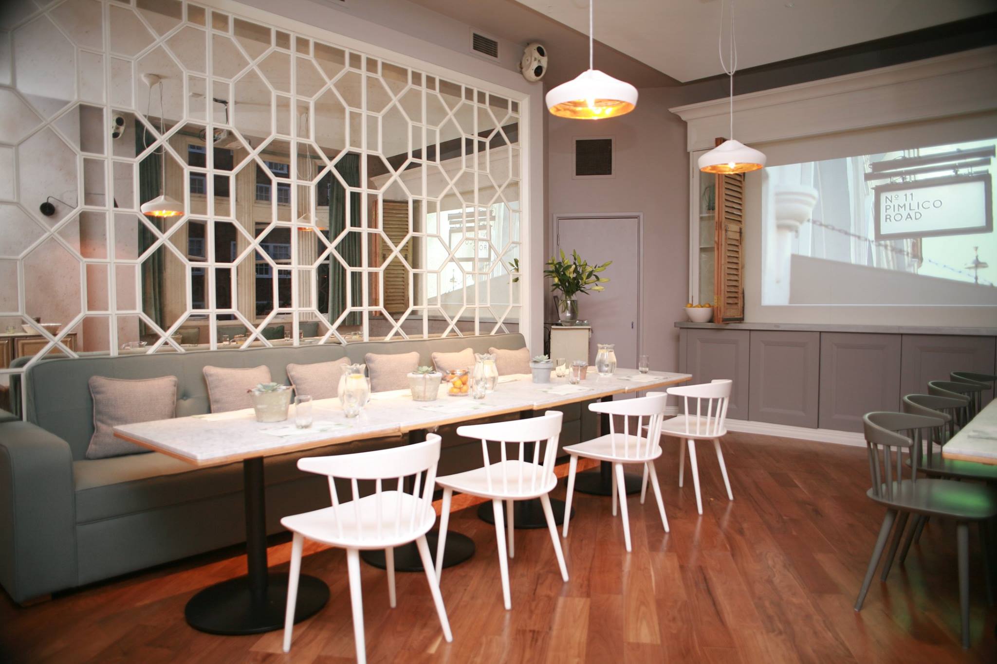 Private dining room with long table, ideal for workshops and corporate events.