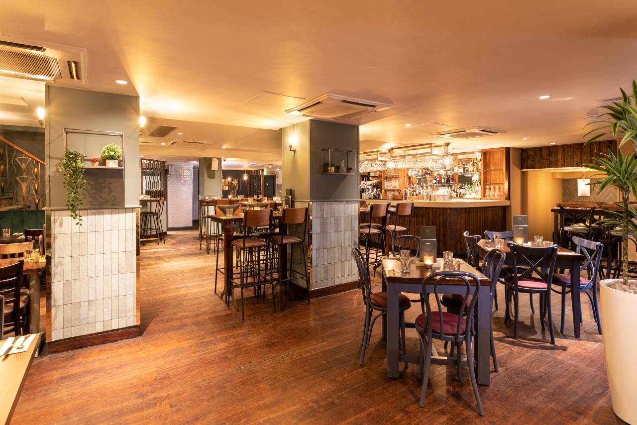 Basement Bar at Pitcher & Piano: warm lighting, ideal for events and meetings.