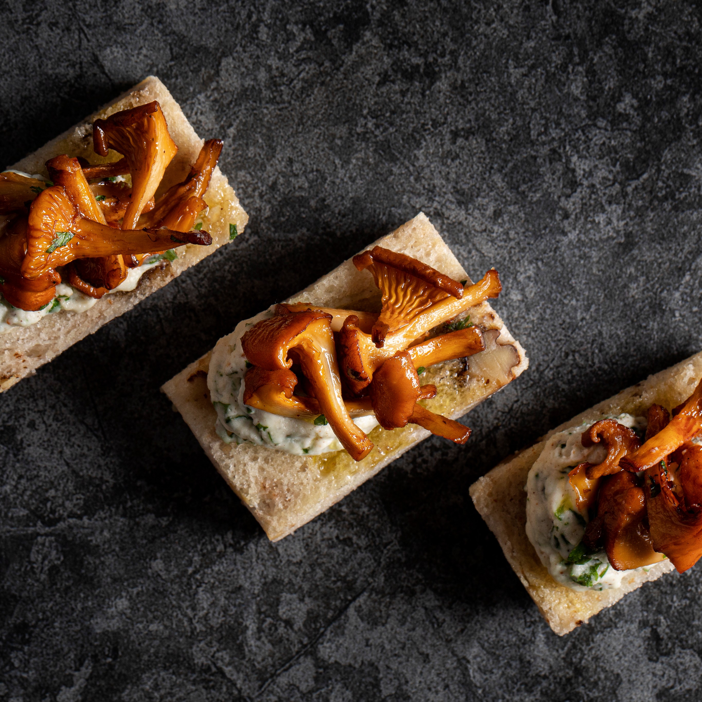 The Balcony Room - 4otsl1mooim.jpg