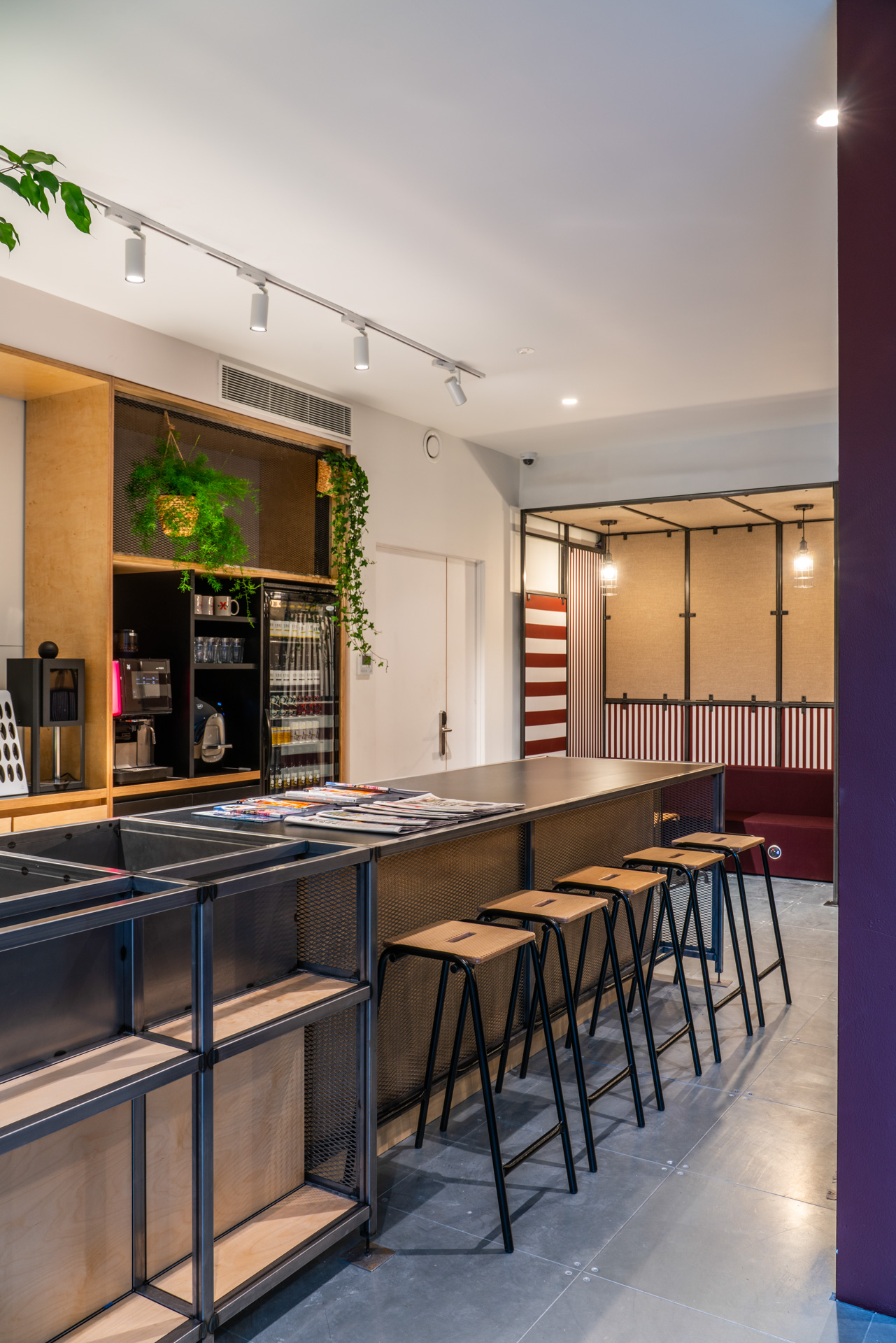 Modern break area in People's Mission Hall with bar counter, ideal for meetings and events.