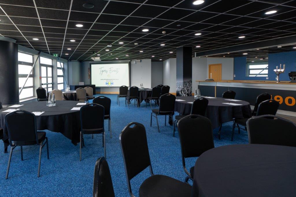 1904 Lounge - adgfastglke.jpg