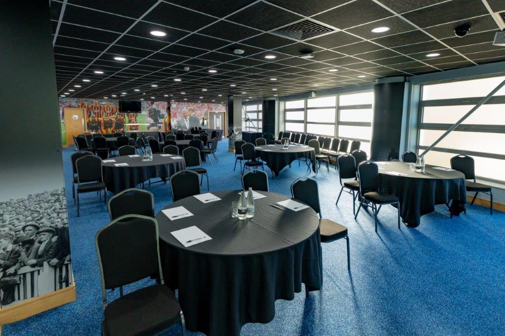 1904 Lounge - pvr5mxvkv54.jpg