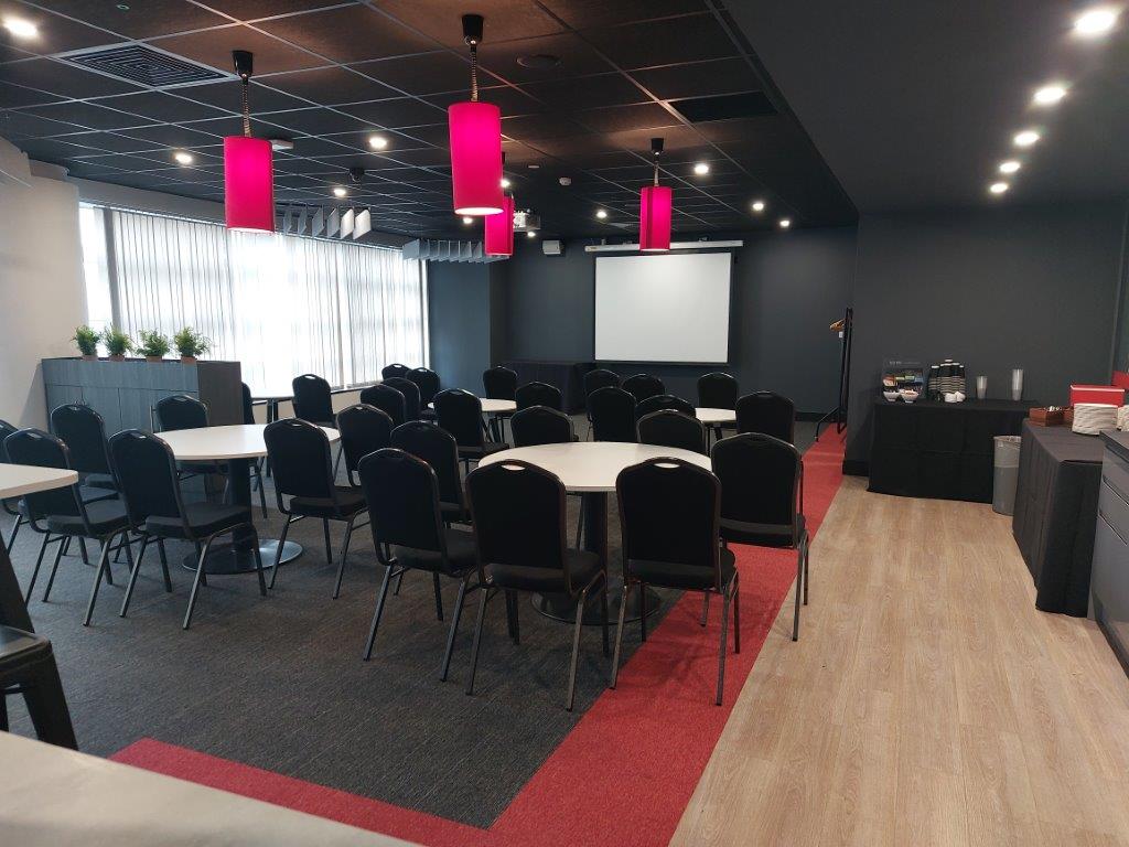 Raich Carter Suite - i5ijxs0tpcs.jpg