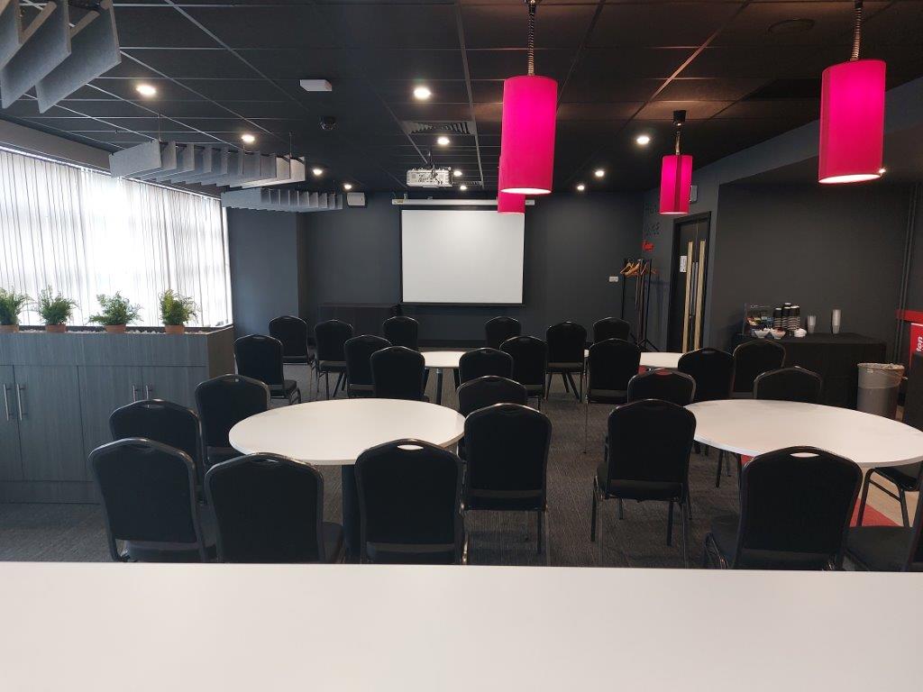 Raich Carter Suite - gtolwi3byxn.jpg