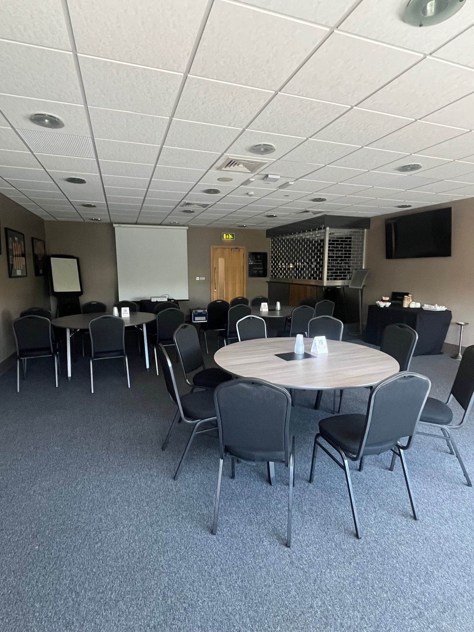 The Vice President's Suite & Guest Lounge - u2i40pu5jg5.jpg