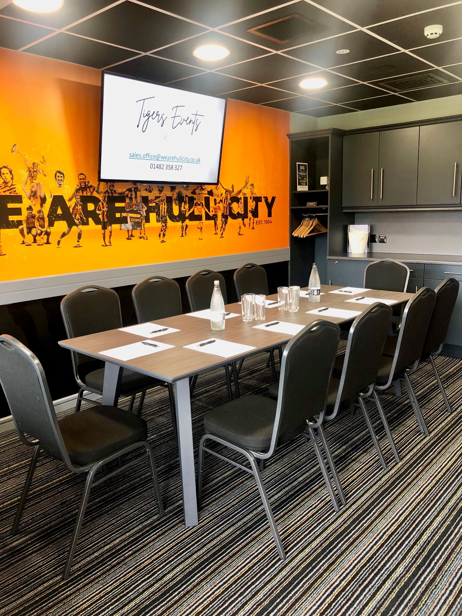 Executive Boxes - 20cm1t2oqfn.jpg