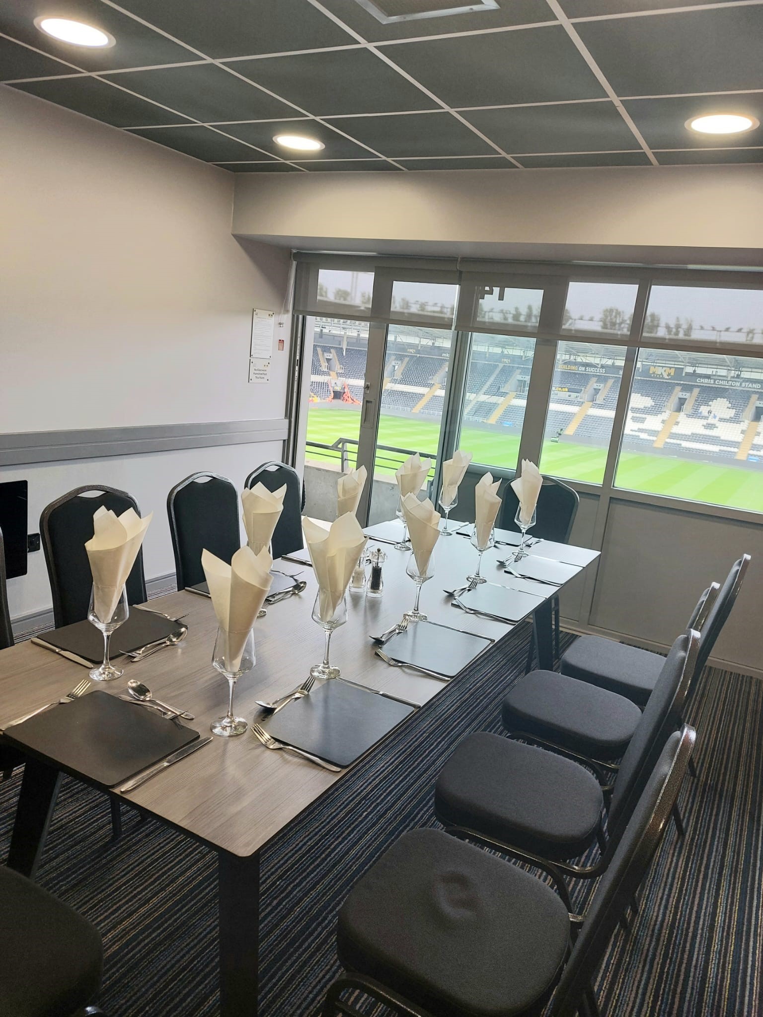 Executive Boxes - us5juaoe0vr.jpg