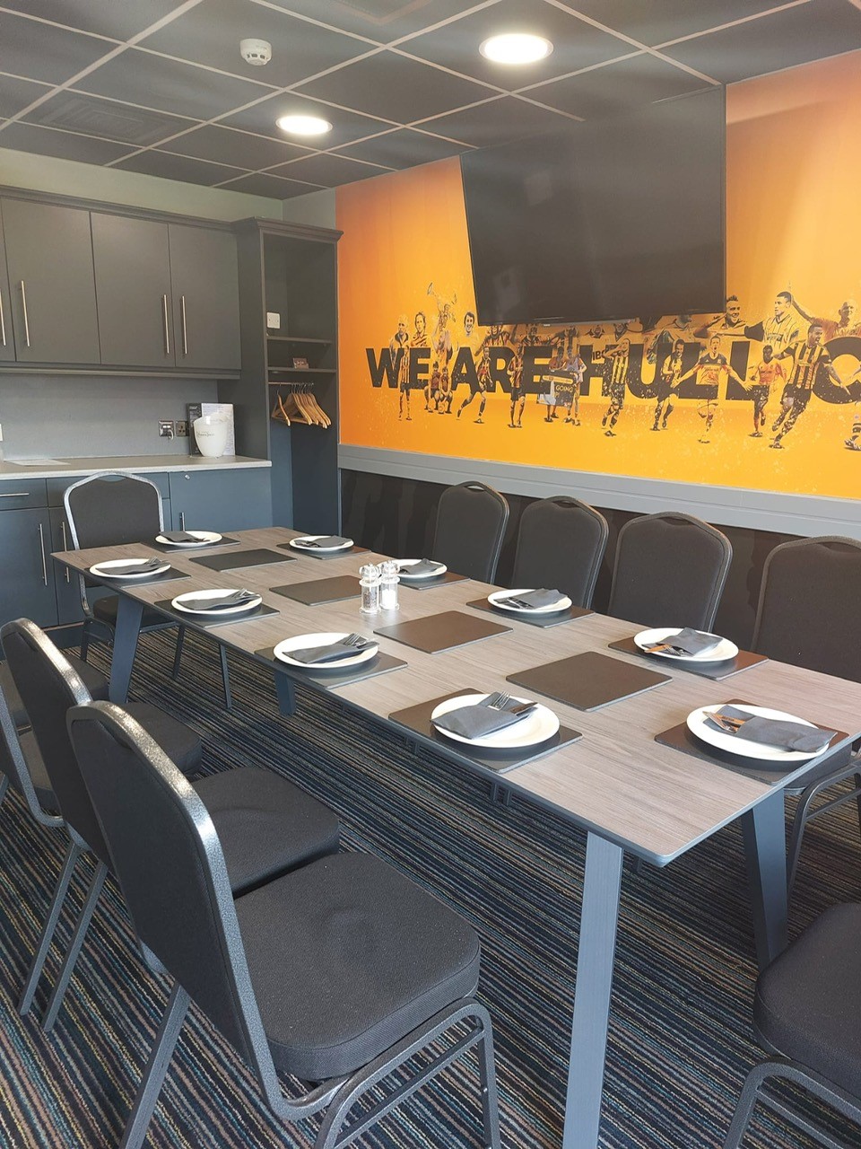 Executive Boxes - j5htiw1dmqg.jpg