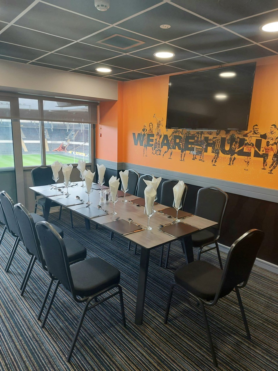 Executive Boxes - kxk0vva5dbh.jpg