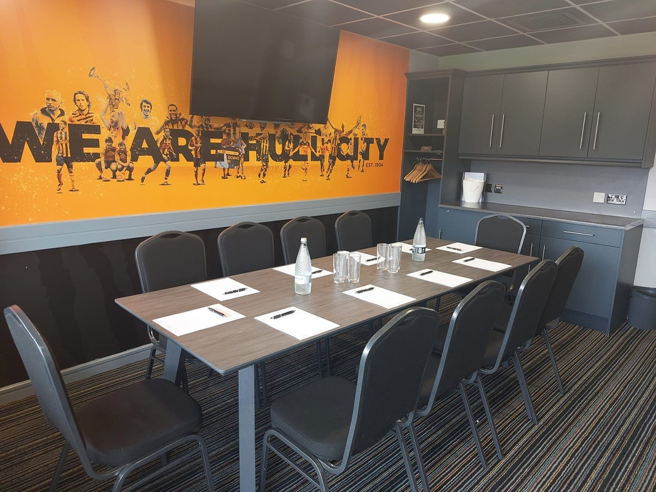 Executive Boxes - w0ajmbxe3yi.jpg