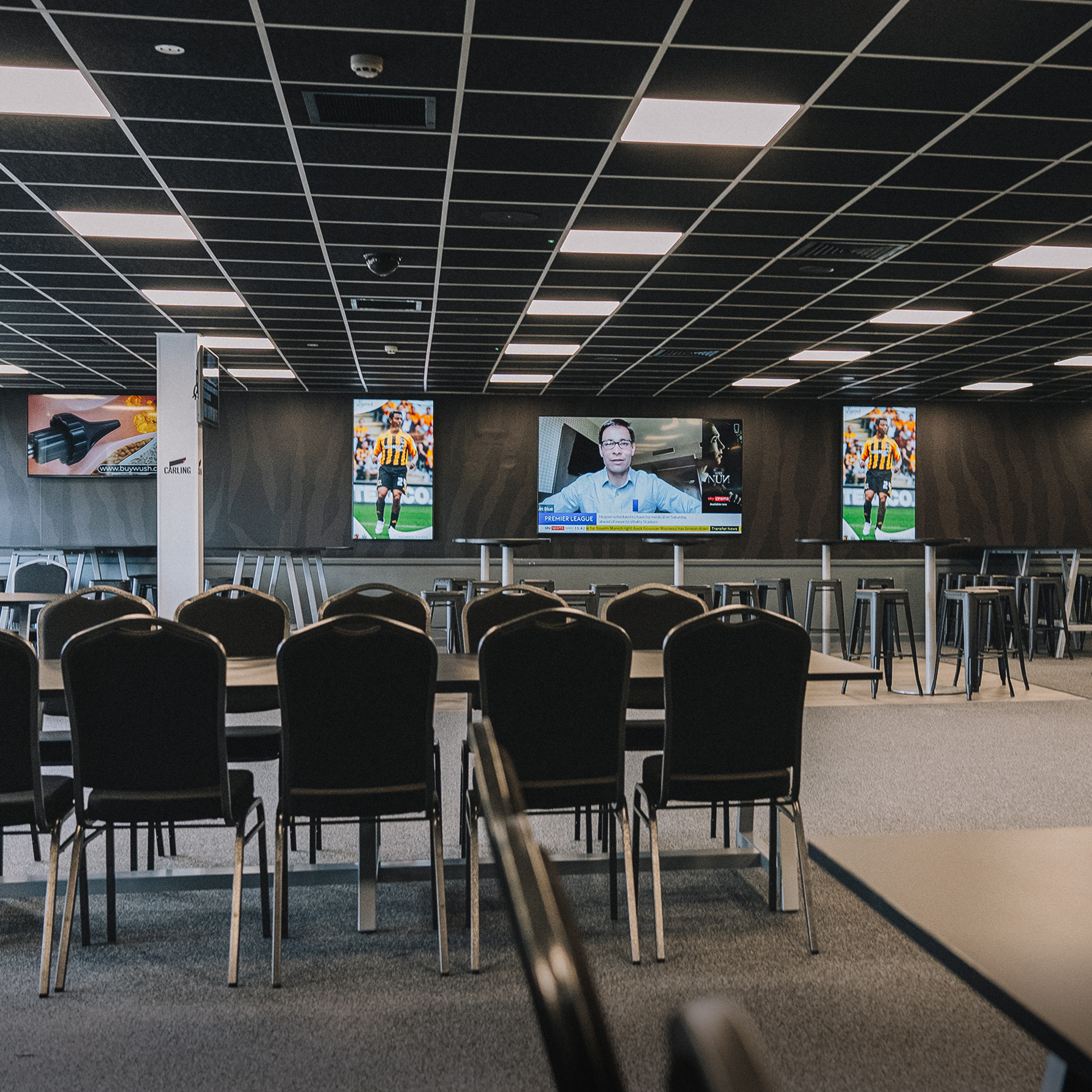 Legends Lounge - 55u4mvs0n3q.jpg