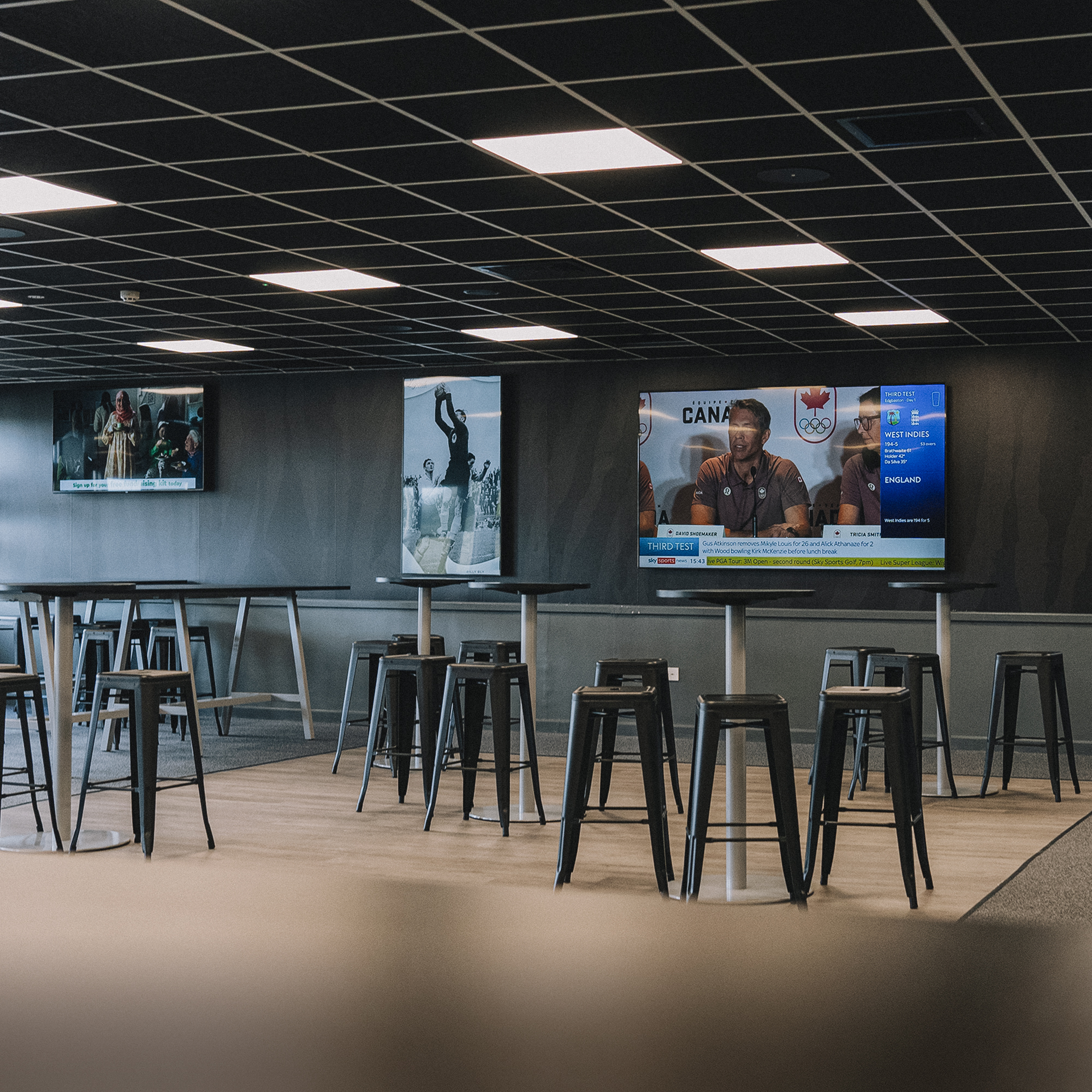 Legends Lounge - 5opk0svzmzc.jpg