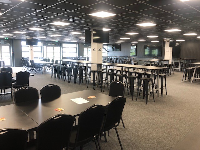 Legends Lounge - rmoqhim4ag4.jpg