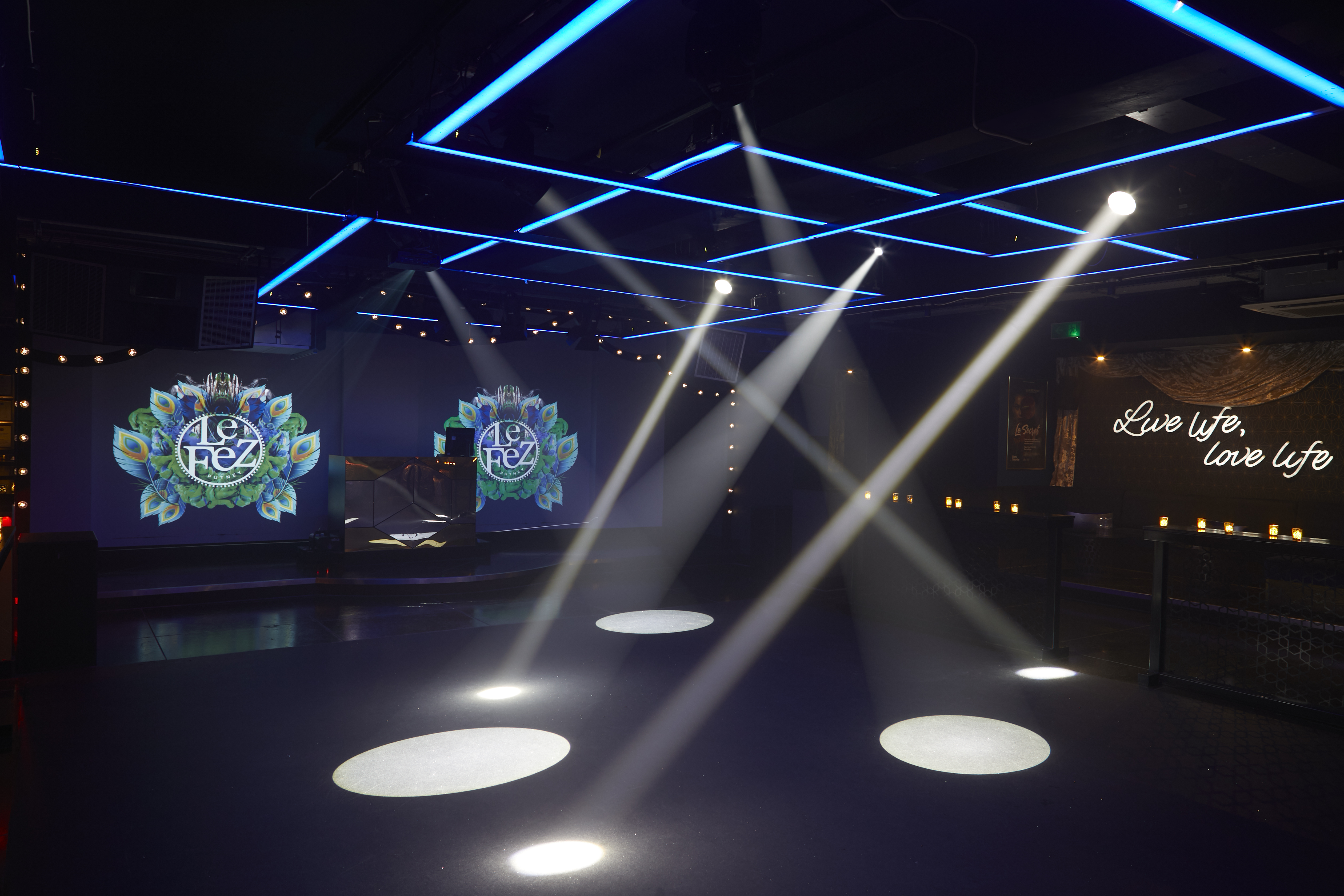 Modern event space in Le Fez with dynamic lighting for corporate and social gatherings.