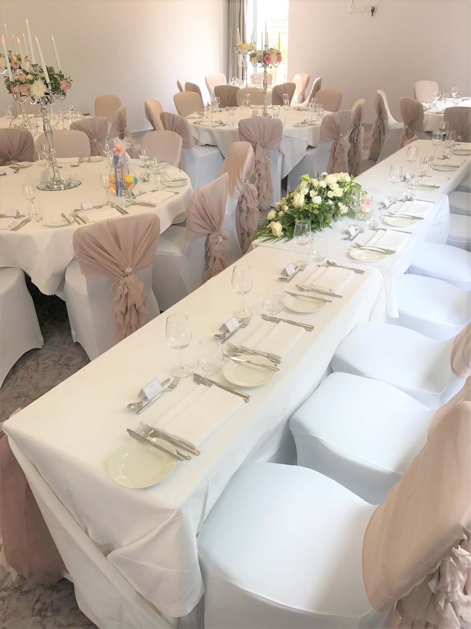 Elegant banquet table setup at DoubleTree by Hilton for weddings and formal events.