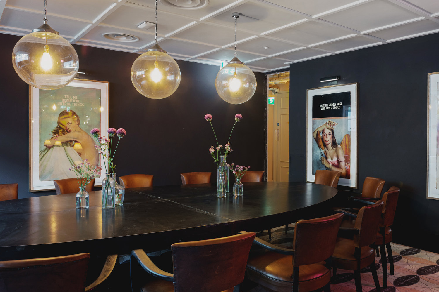 Stylish meeting room with round table at The River Bar, perfect for creative sessions.