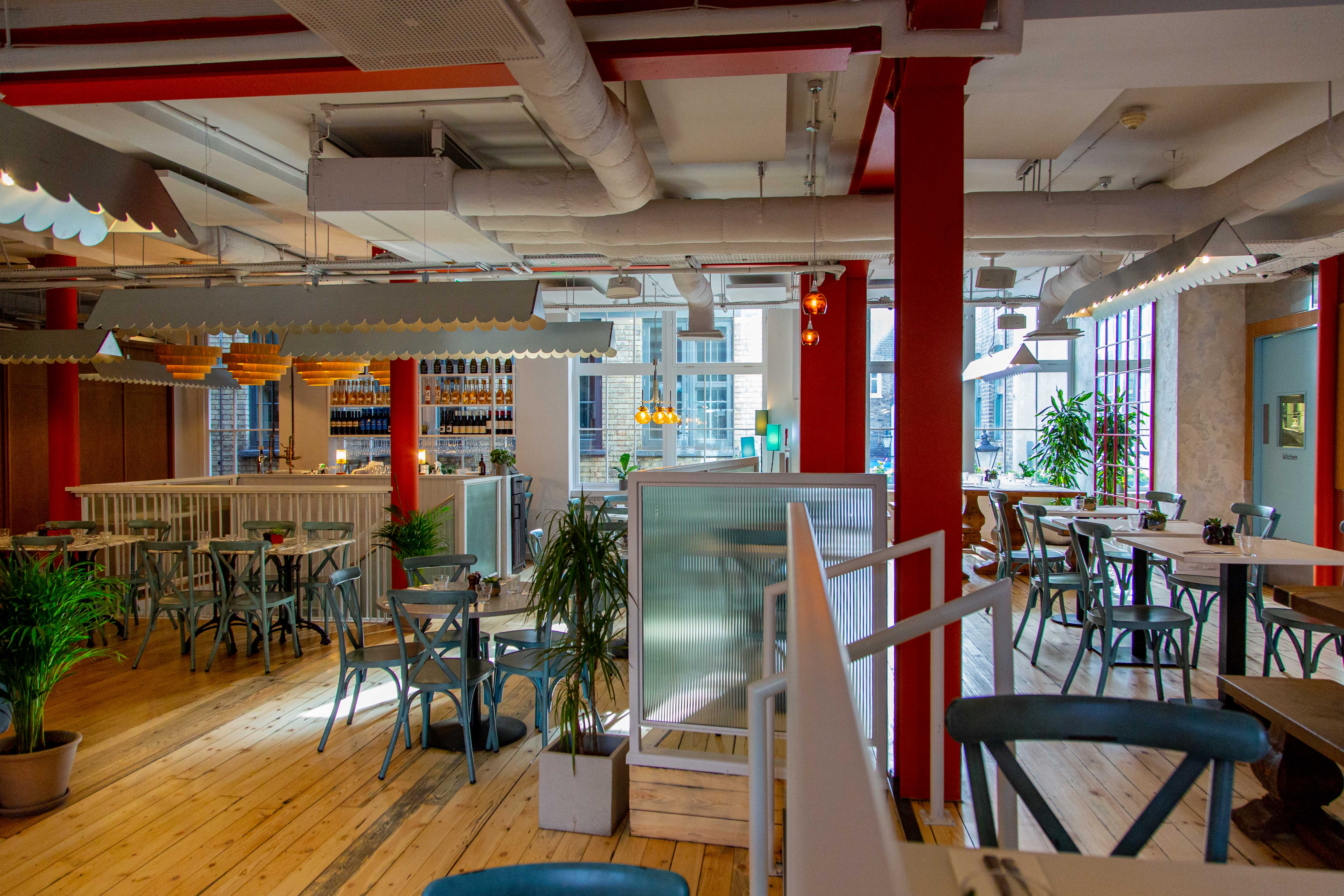 Modern open-concept event space with natural light, ideal for meetings and gatherings.