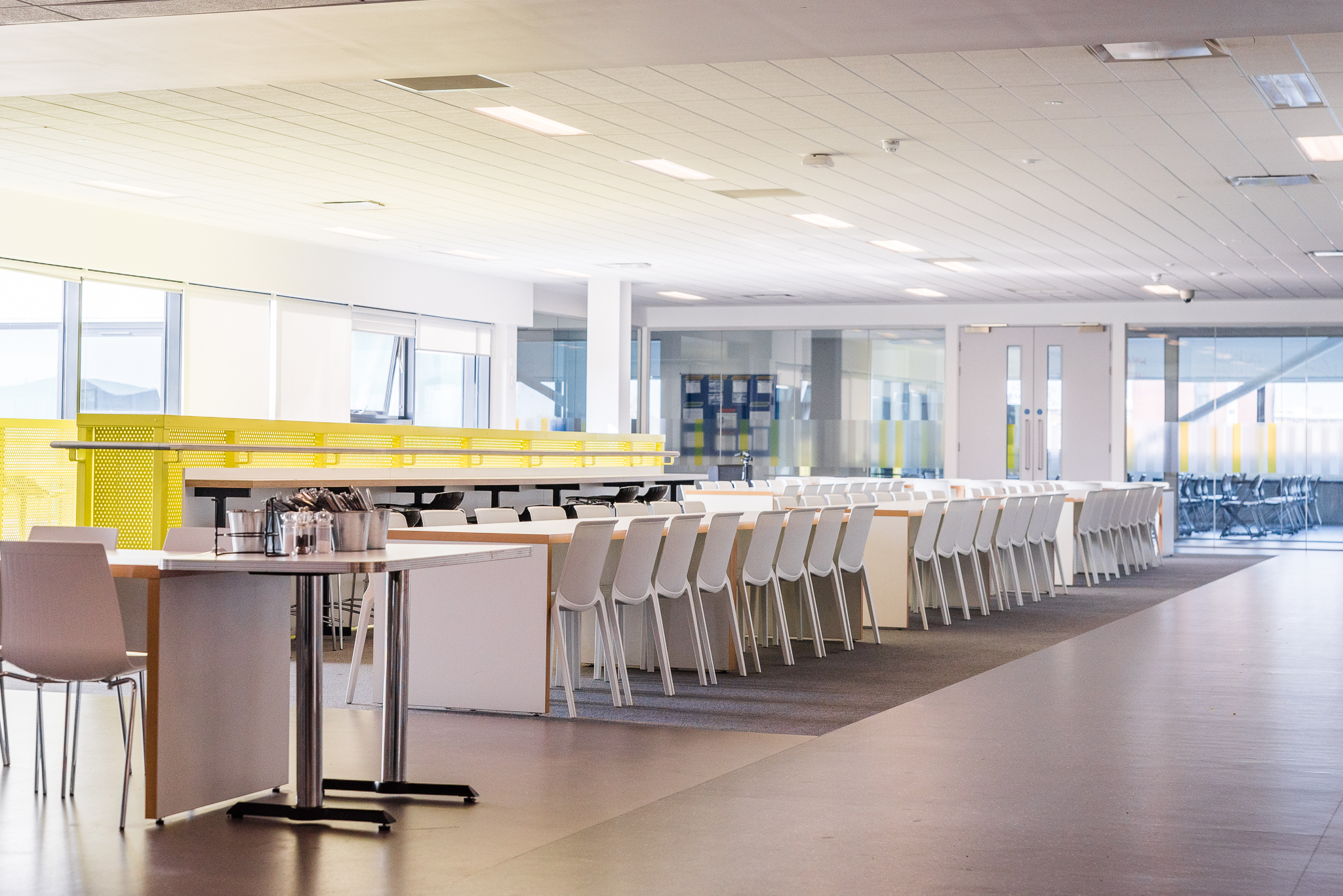 Dining space - d2xf143tthl.jpg