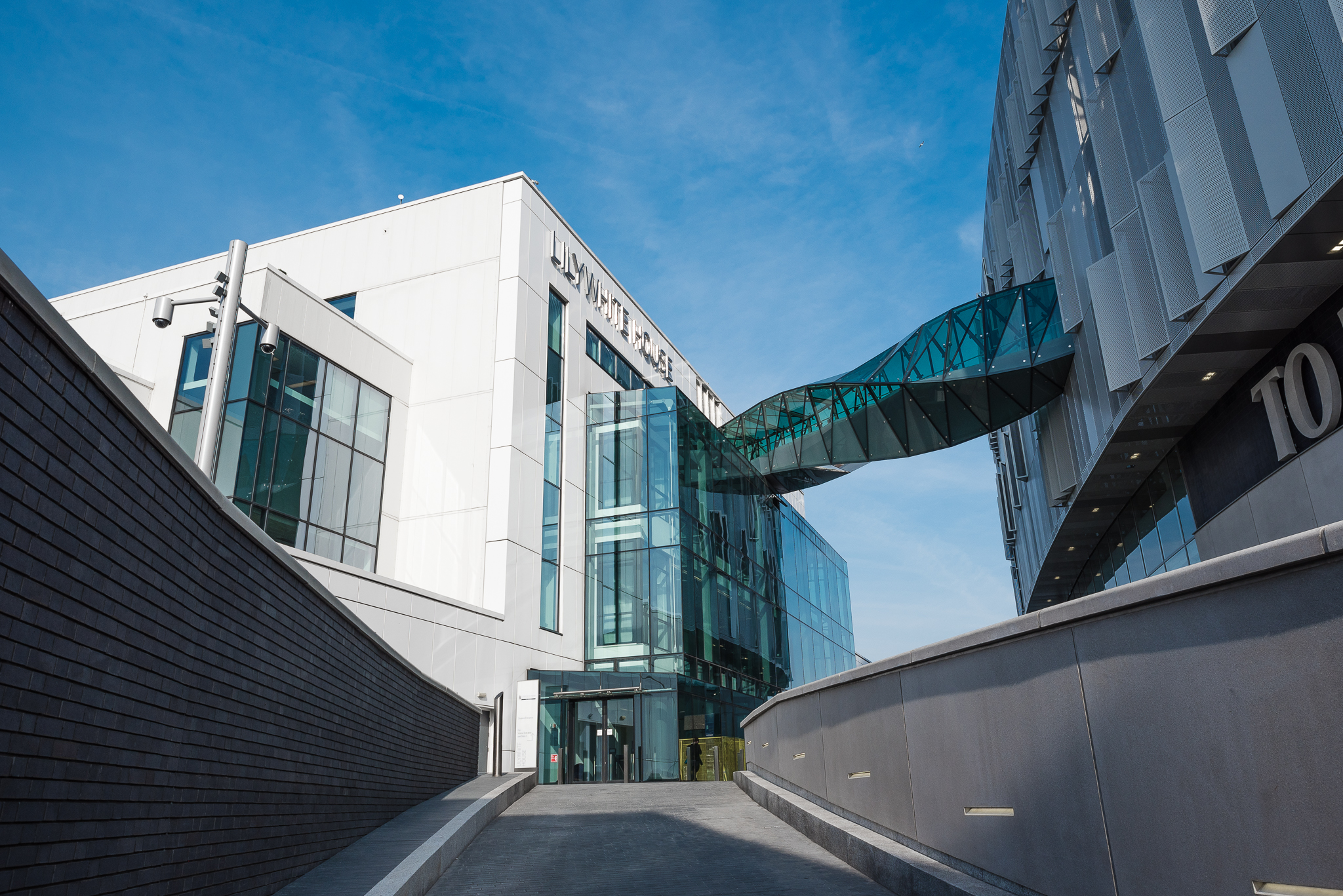 Modern dining space with glass bridge at London Academy for conferences and meetings.